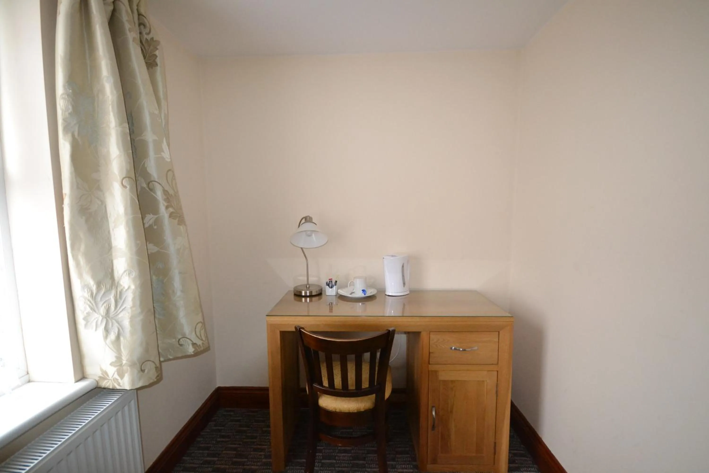 Coffee/tea facilities in Airport Guest House