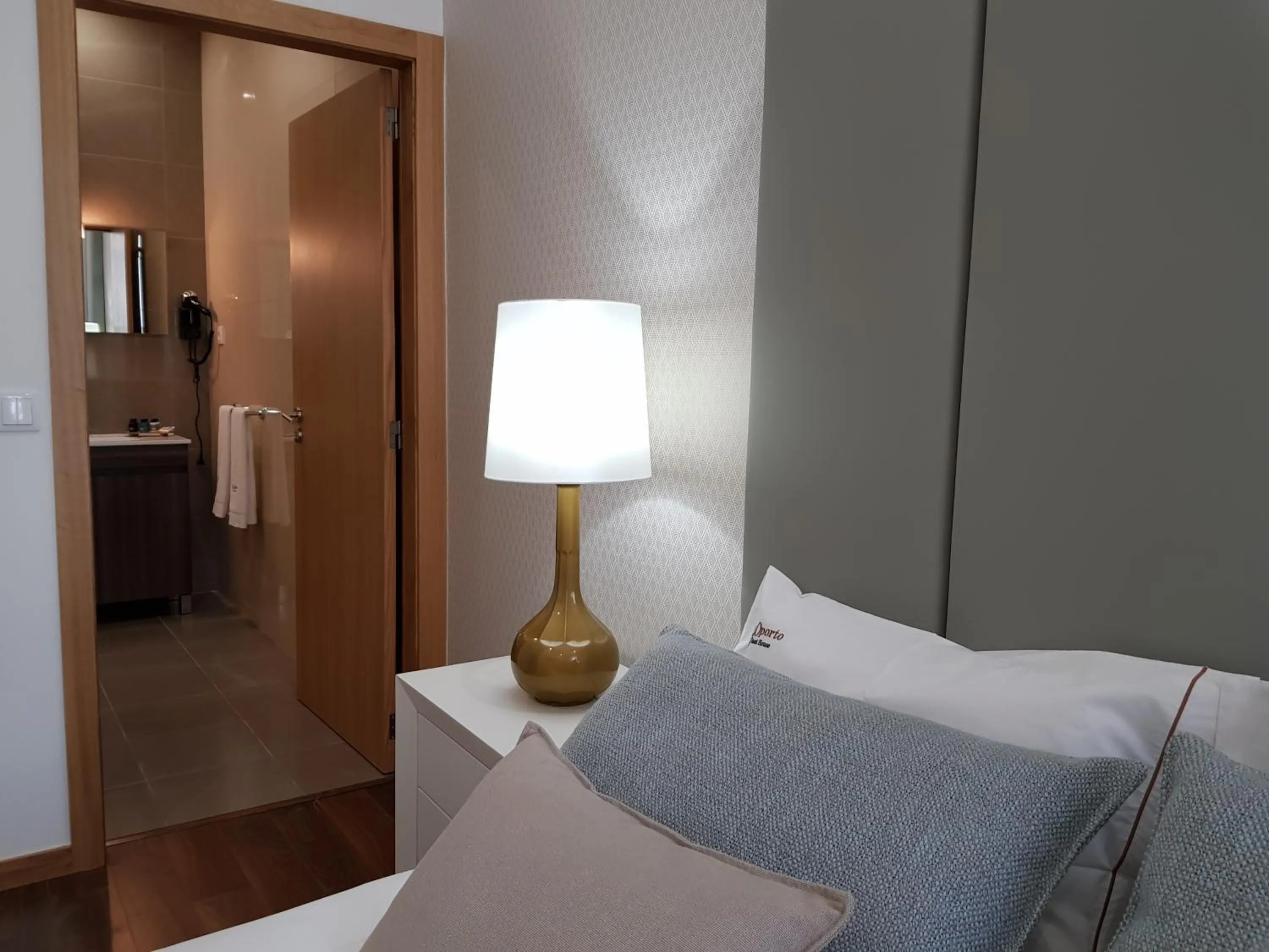 Photo of the whole room, Bed in 22 Oporto Guesthouse