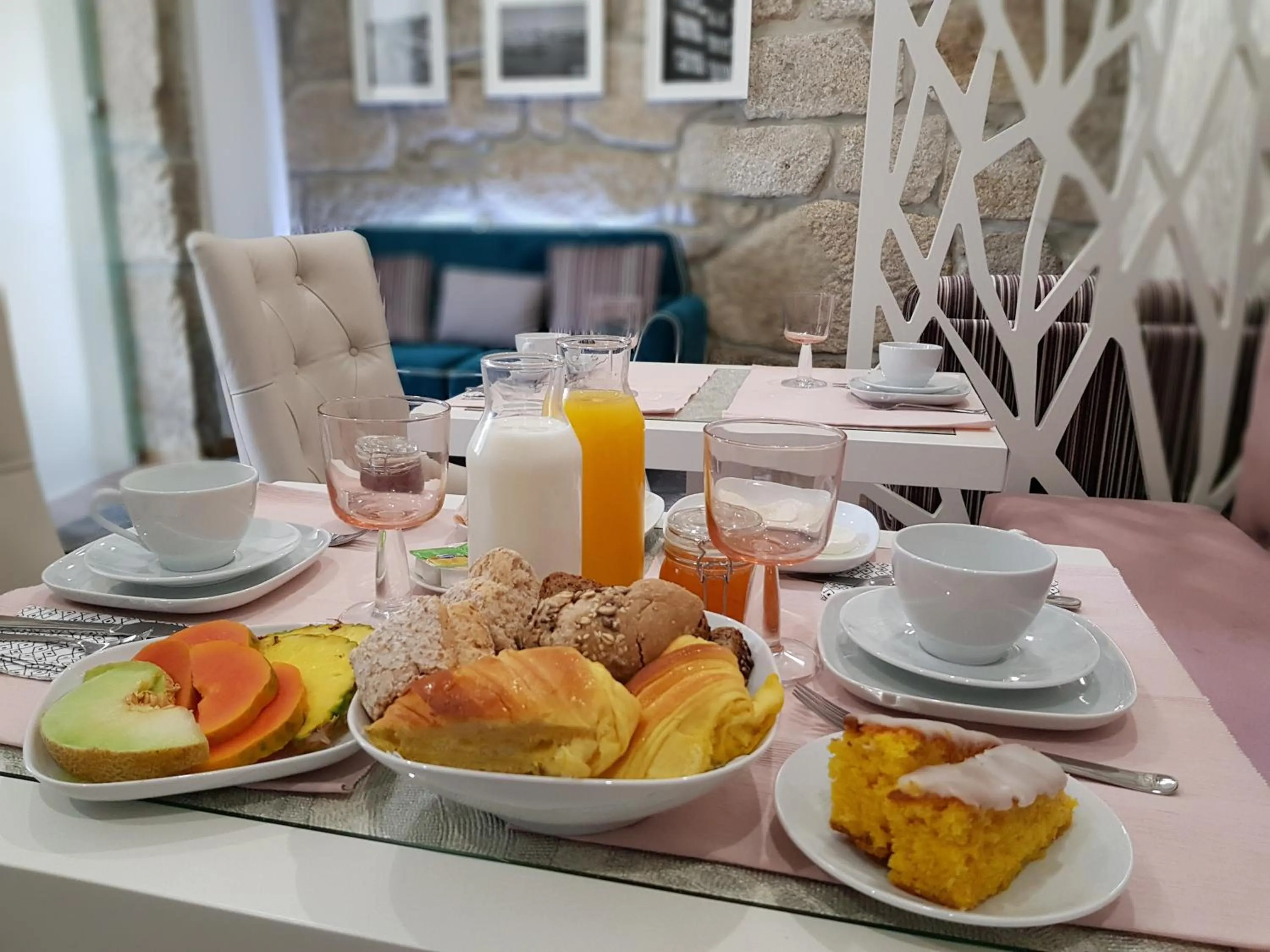 Continental breakfast in 22 Oporto Guesthouse