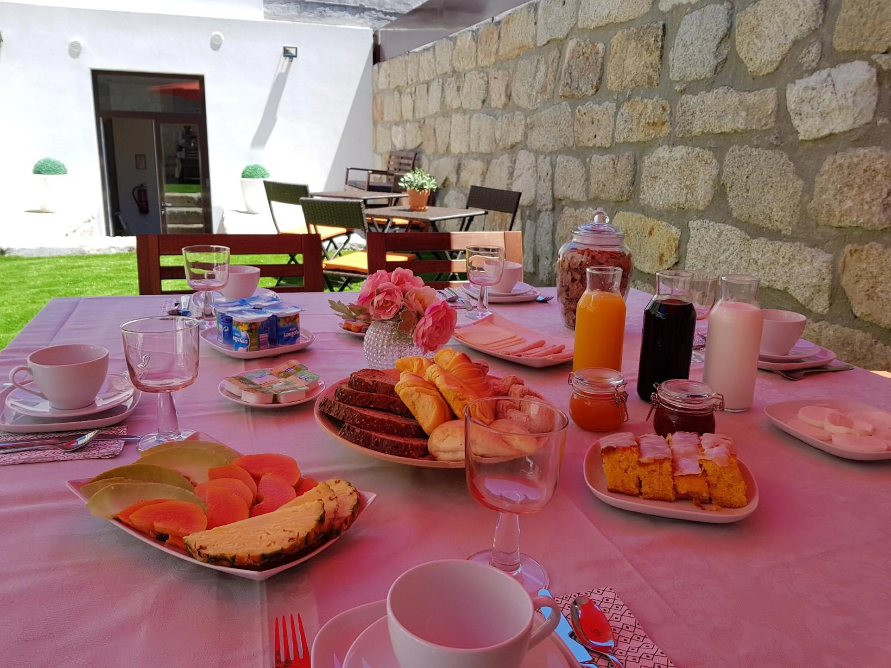 Continental breakfast in 22 Oporto Guesthouse