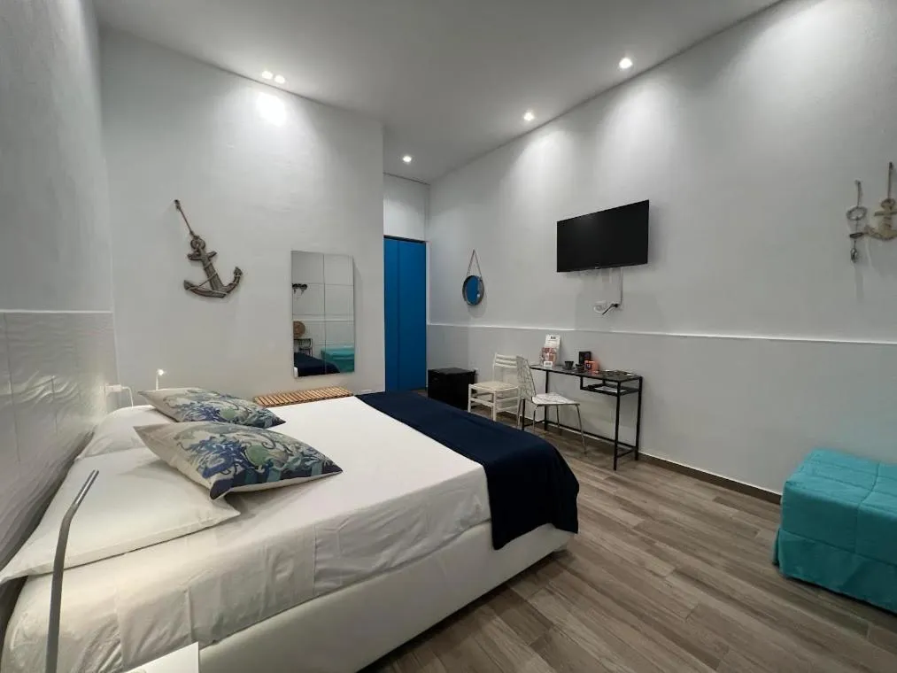 Bed in Canzone del sole