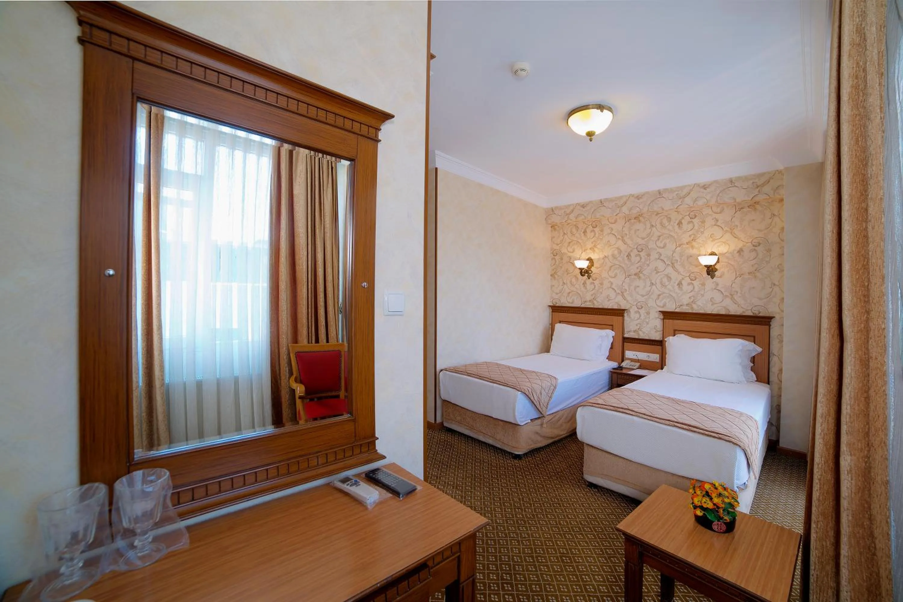 Photo of the whole room, Bed in Grand Unal Hotel