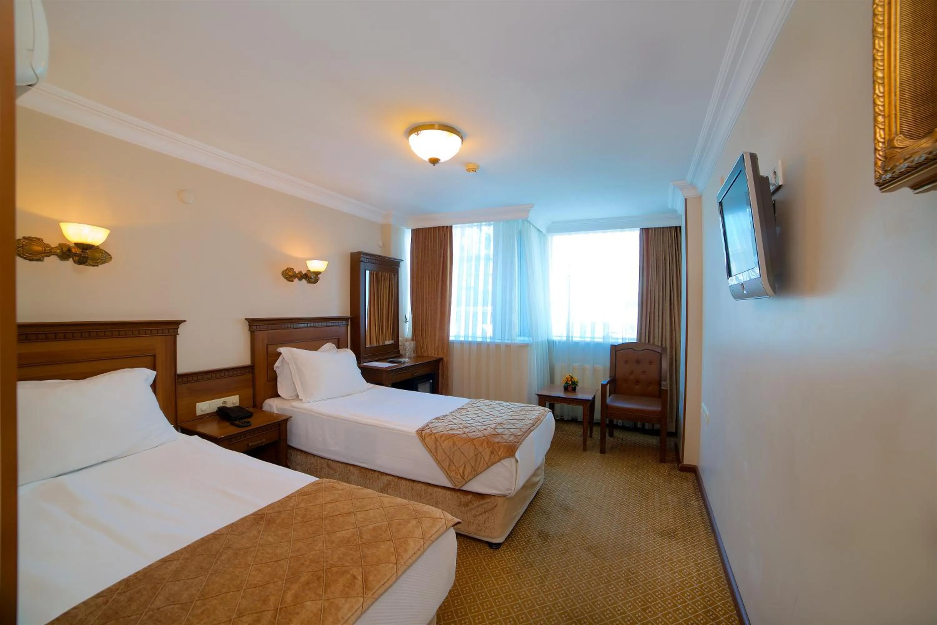 Property building, Bed in Grand Unal Hotel