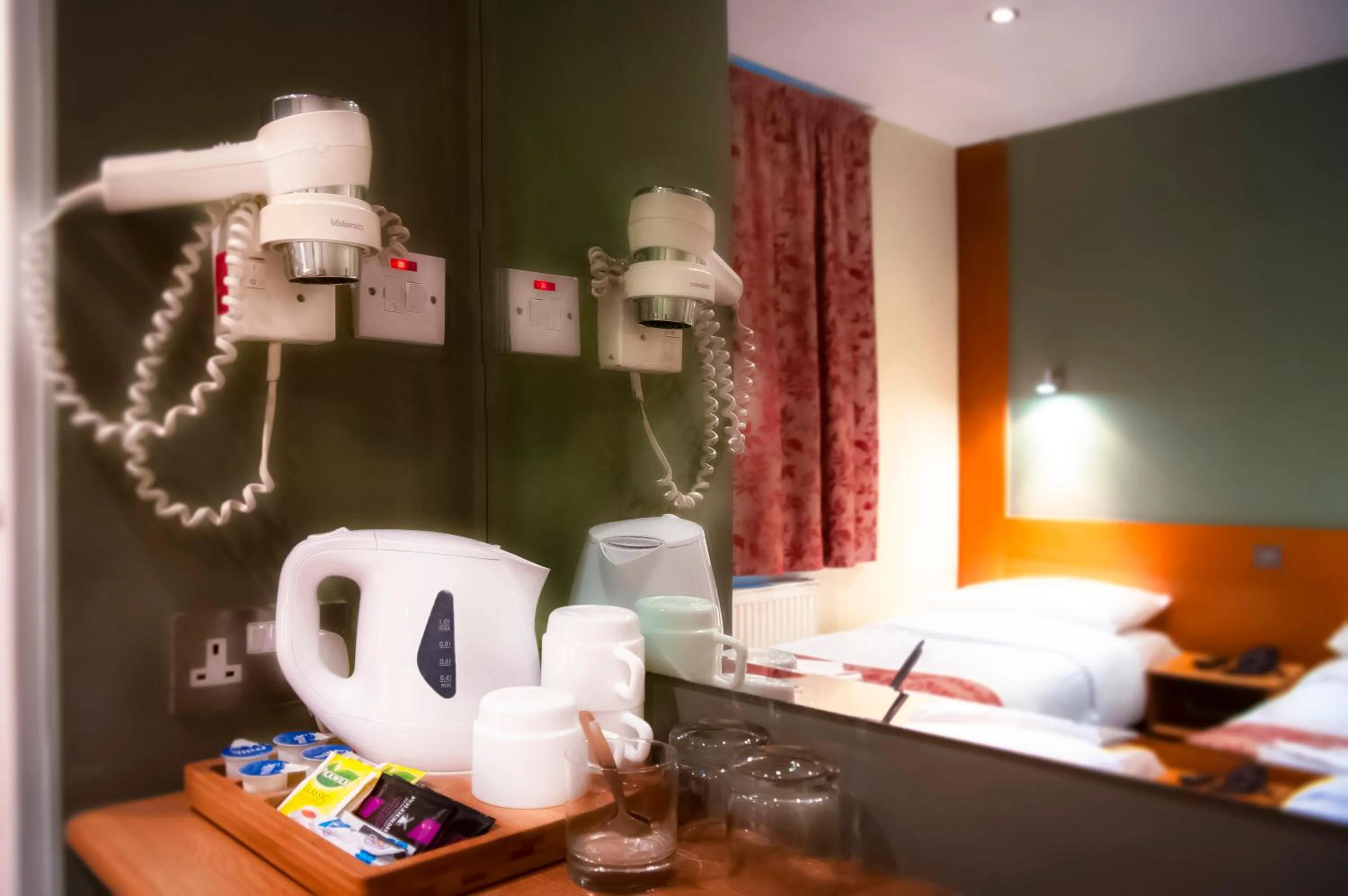 Coffee/tea facilities, Bed in Westbury Hotel