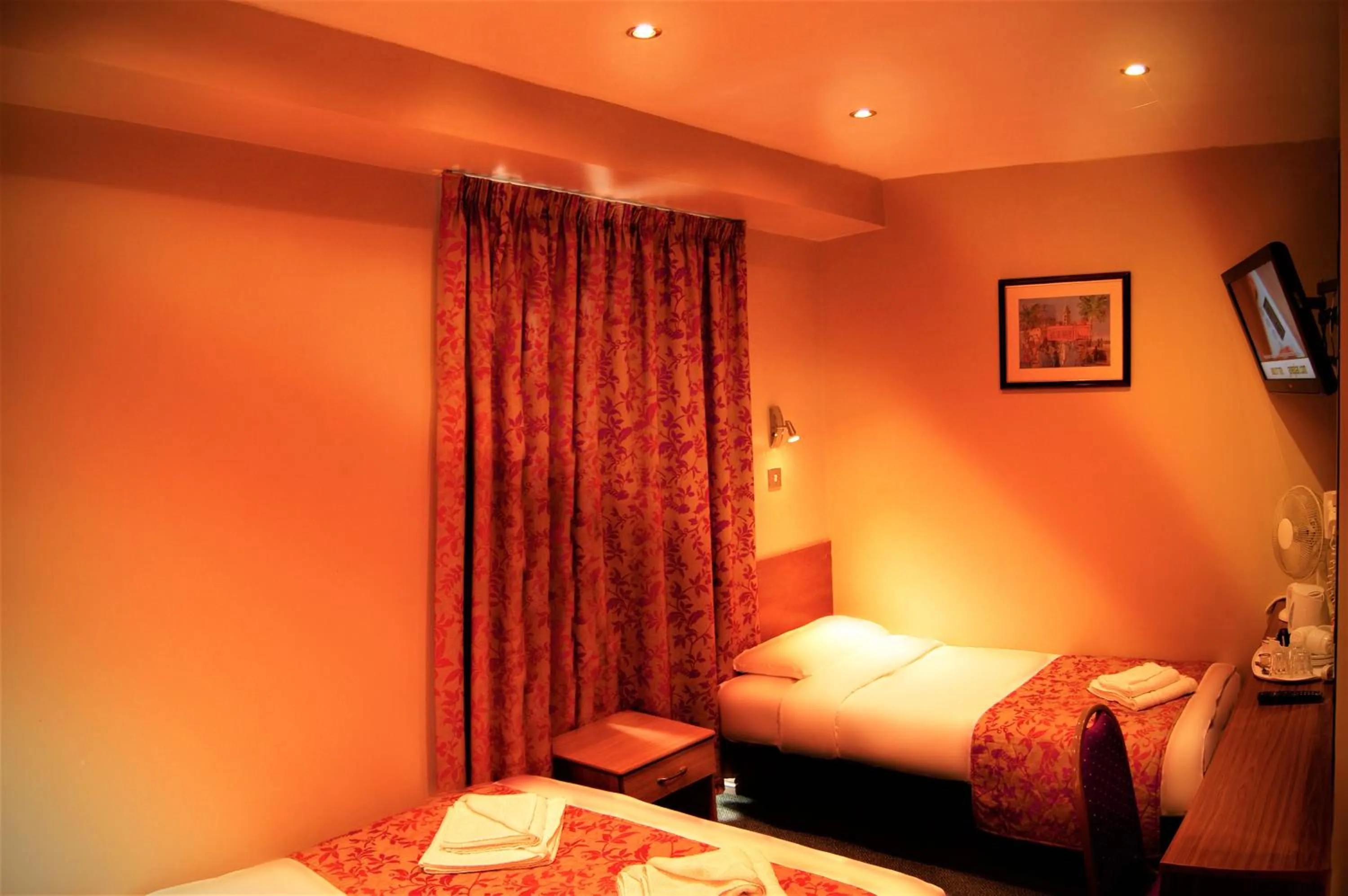 Photo of the whole room, Bed in Westbury Hotel