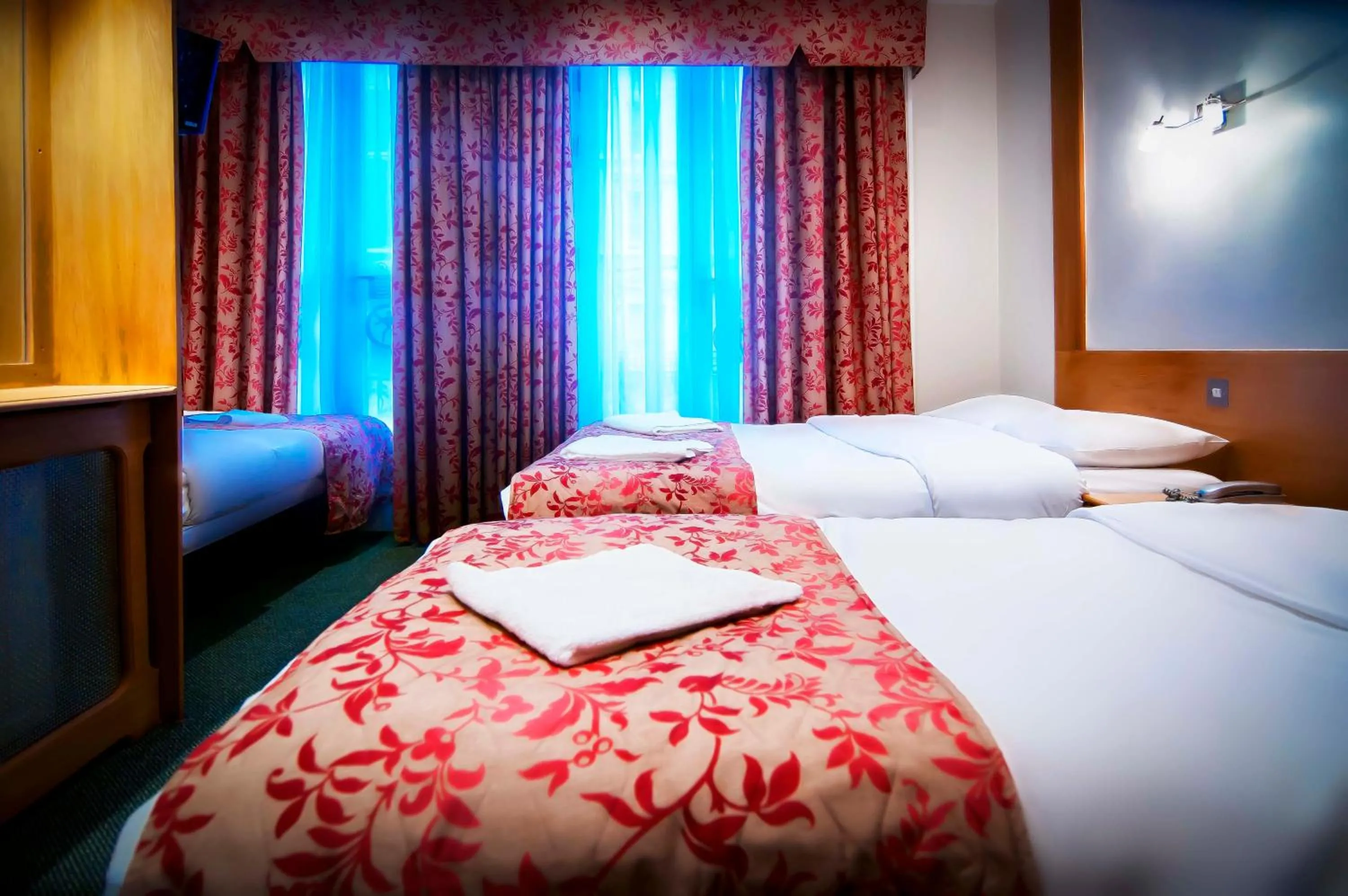 Photo of the whole room, Bed in Westbury Hotel