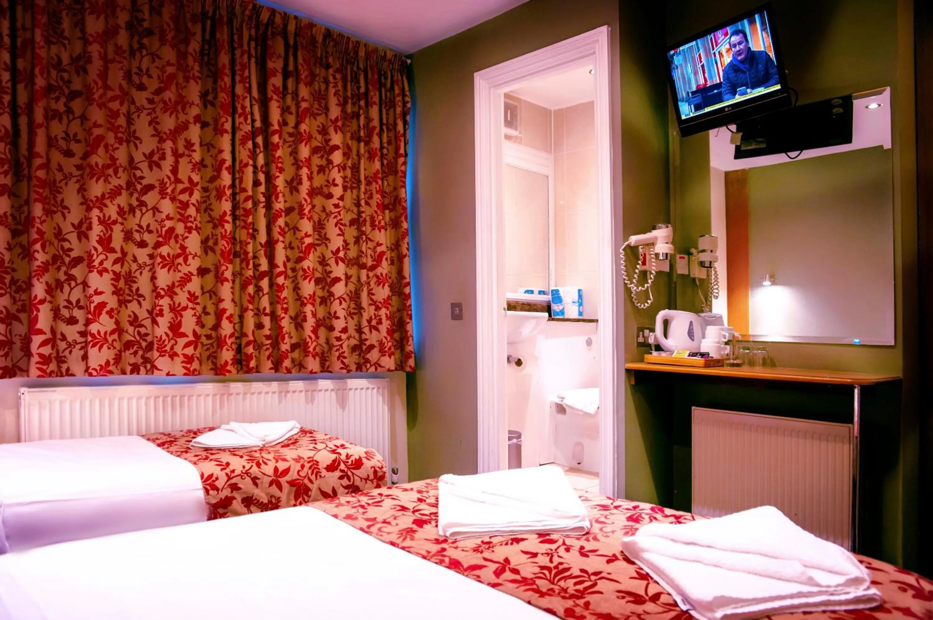 Photo of the whole room, Bed in Westbury Hotel