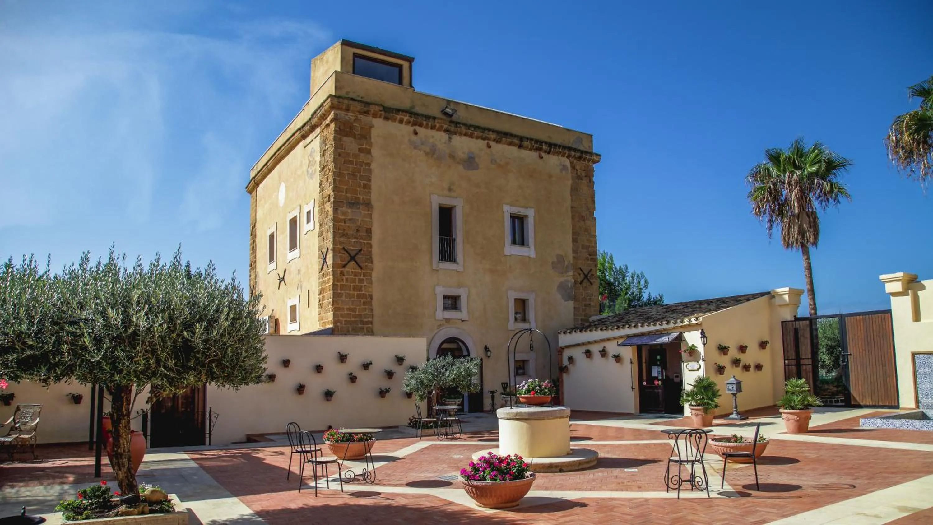 Property building in Hotel Foresteria Baglio Della Luna