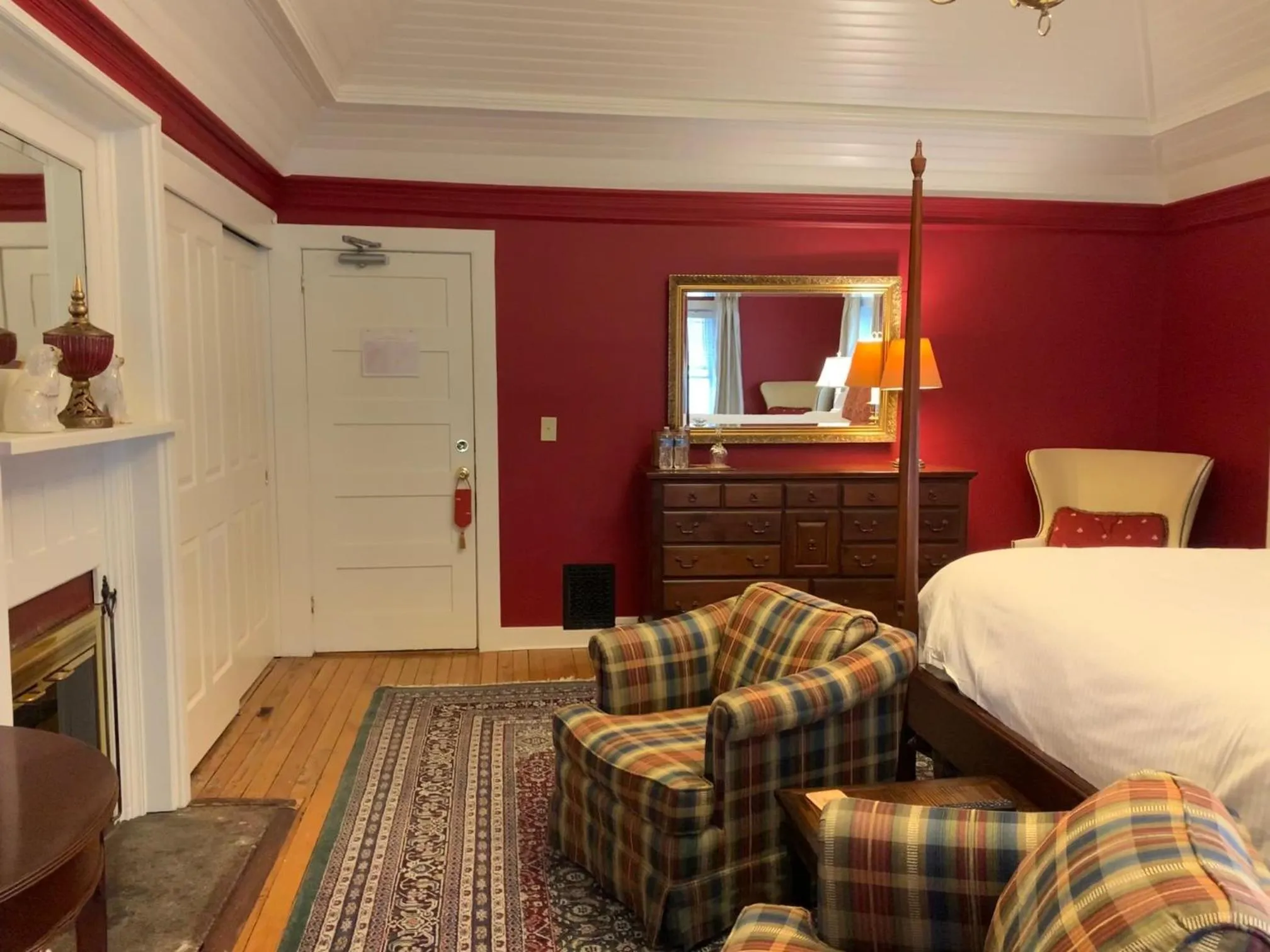 Bed in The INN at Ormsby Hill