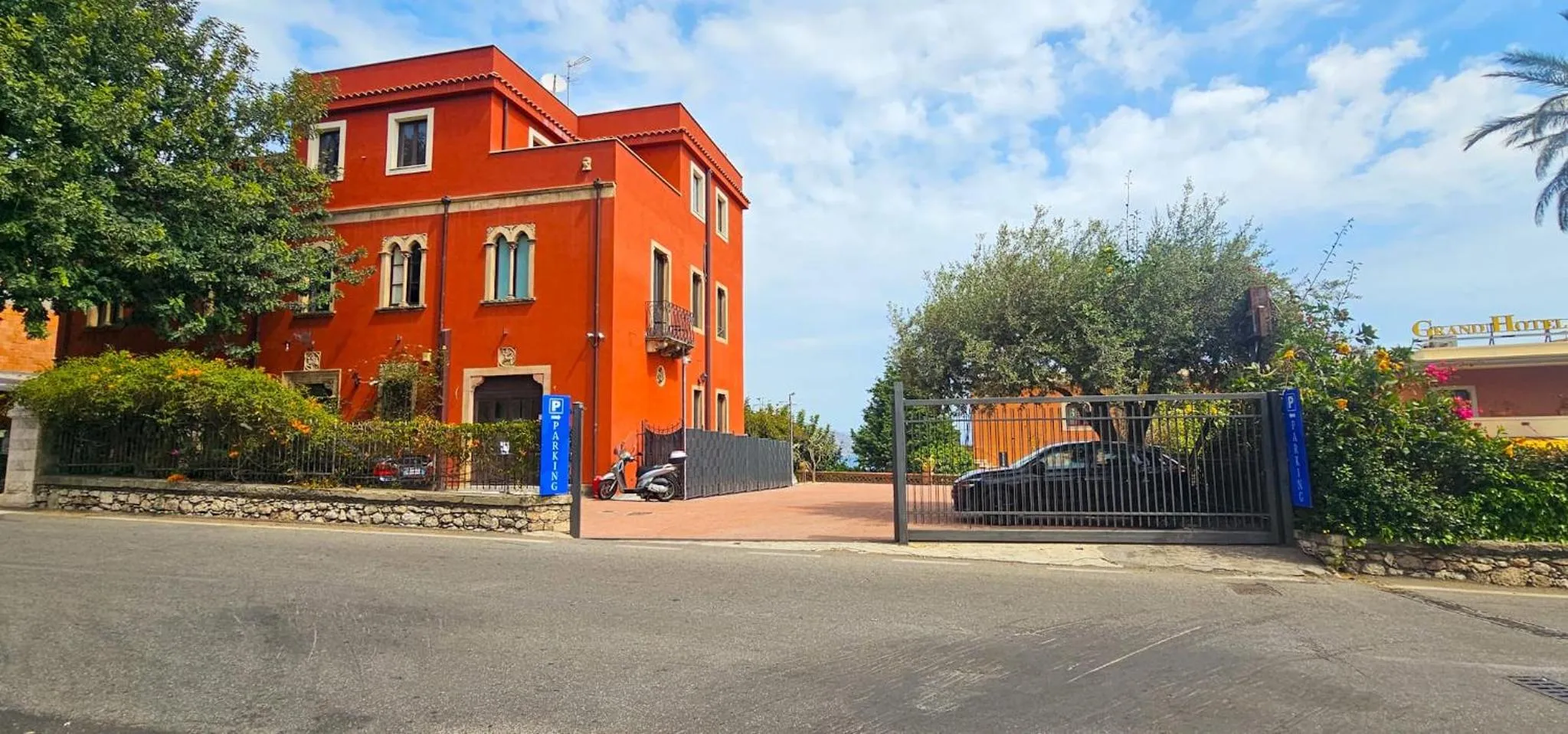 Property building in Villa Astoria