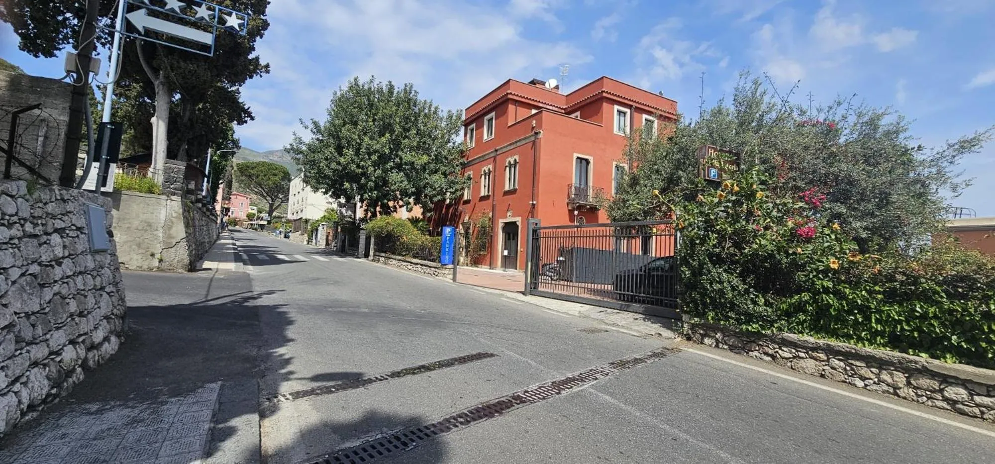 Street view in Villa Astoria