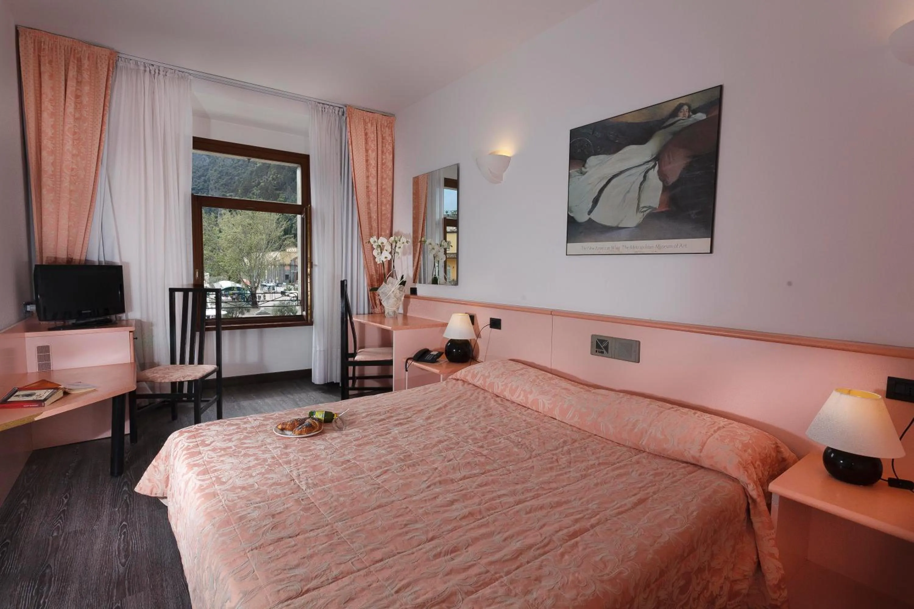 Photo of the whole room, Bed in Hotel Centrale