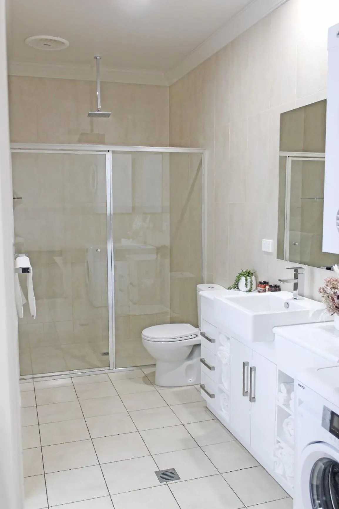 Shower in Renmark Holiday Apartments