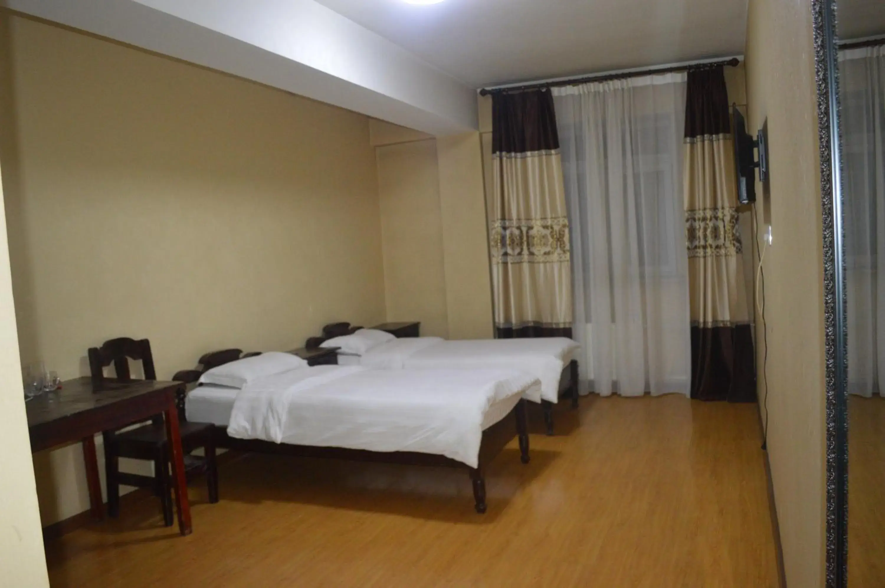 Twin Room with Private Bathroom in Land Hotel Twin Room with Private Bathroom in Land Hotel