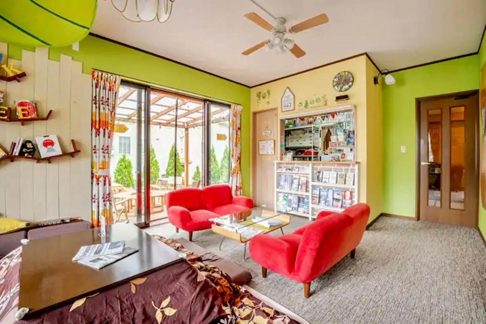 Communal lounge/ TV room in Guesthouse Murabito