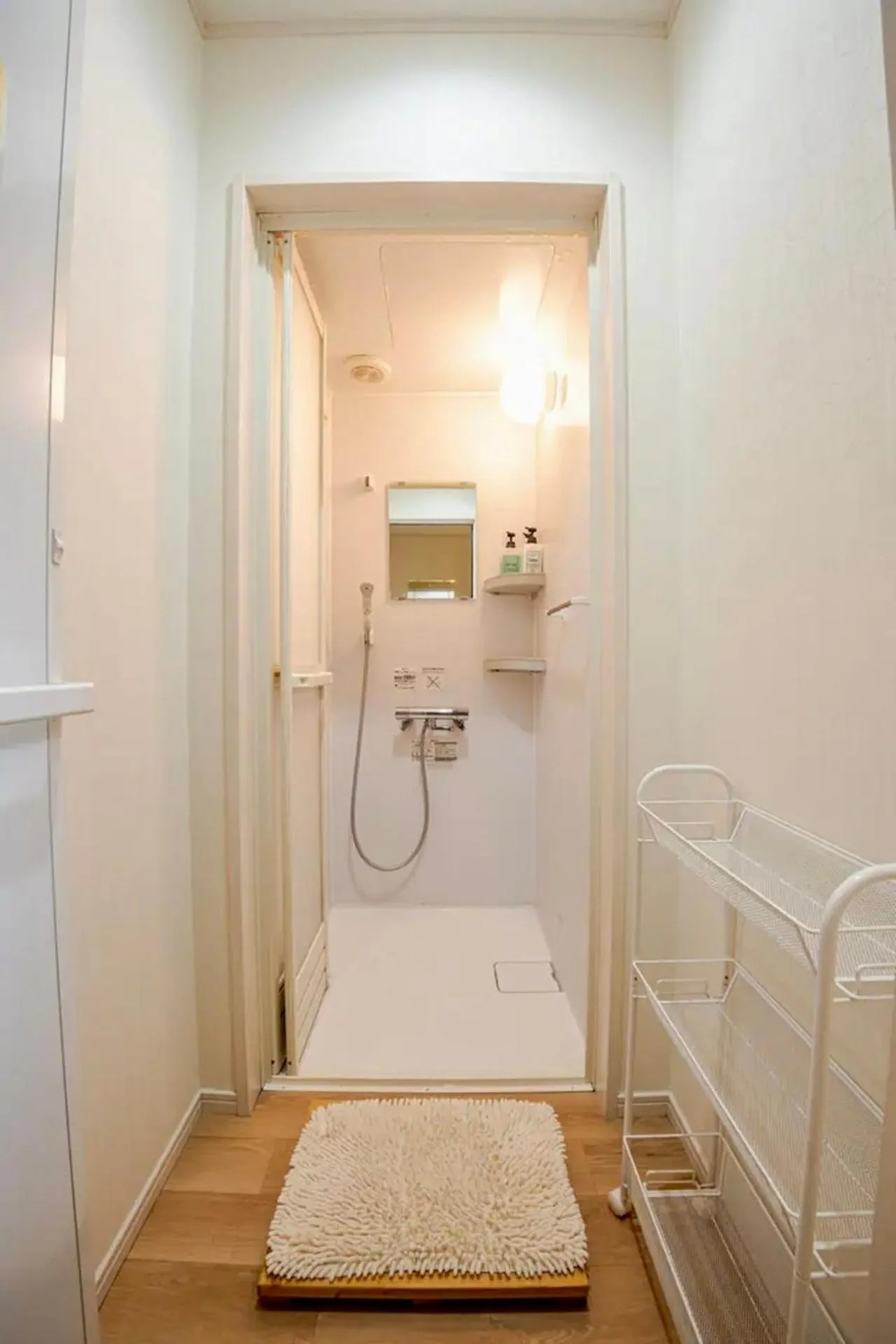 Shower, Bed in Guesthouse Murabito