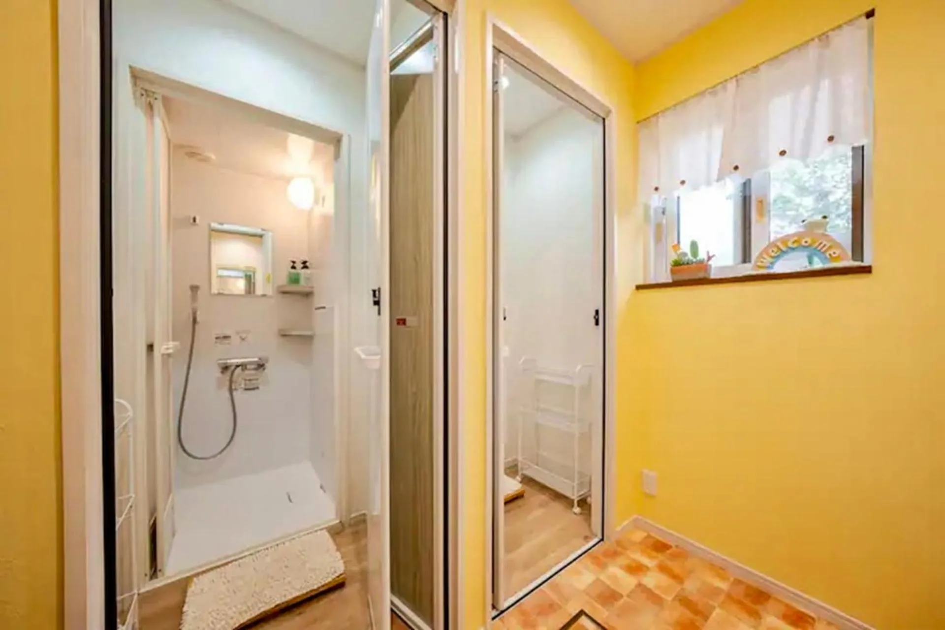 Shower in Guesthouse Murabito