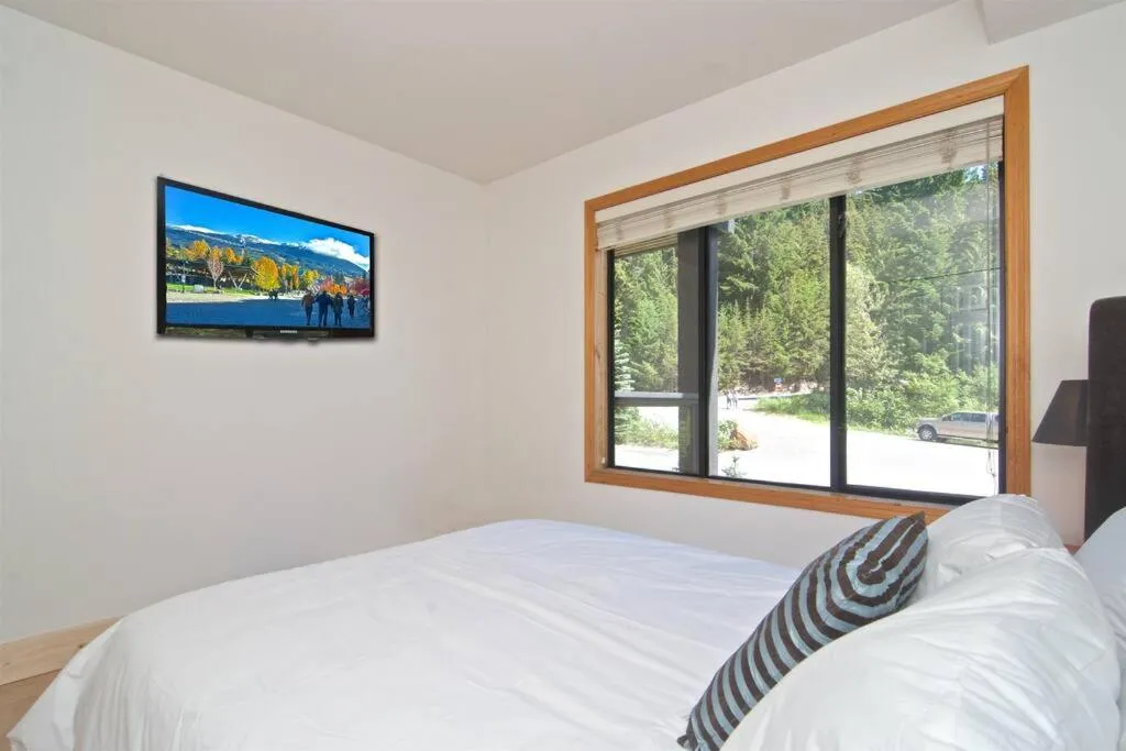 Other, Bed in Powderhorn by Whistler Blackcomb Vacation Rentals