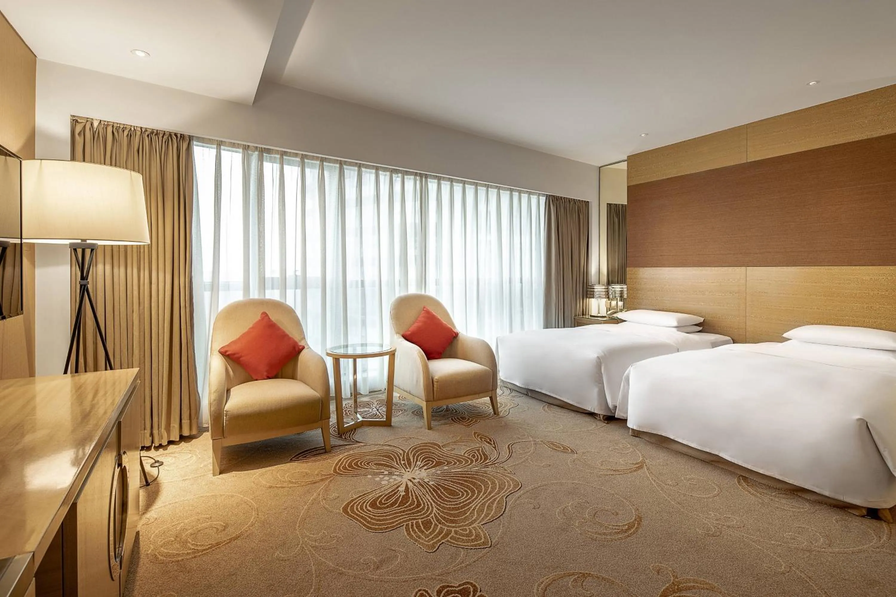 Photo of the whole room, Bed in Renaissance Chengdu Hotel