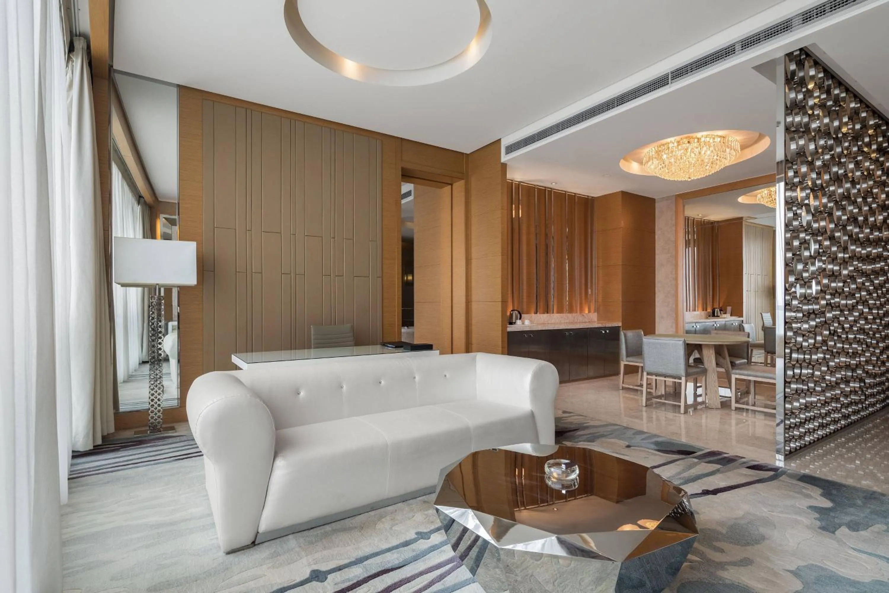 Bedroom in Renaissance Chengdu Hotel