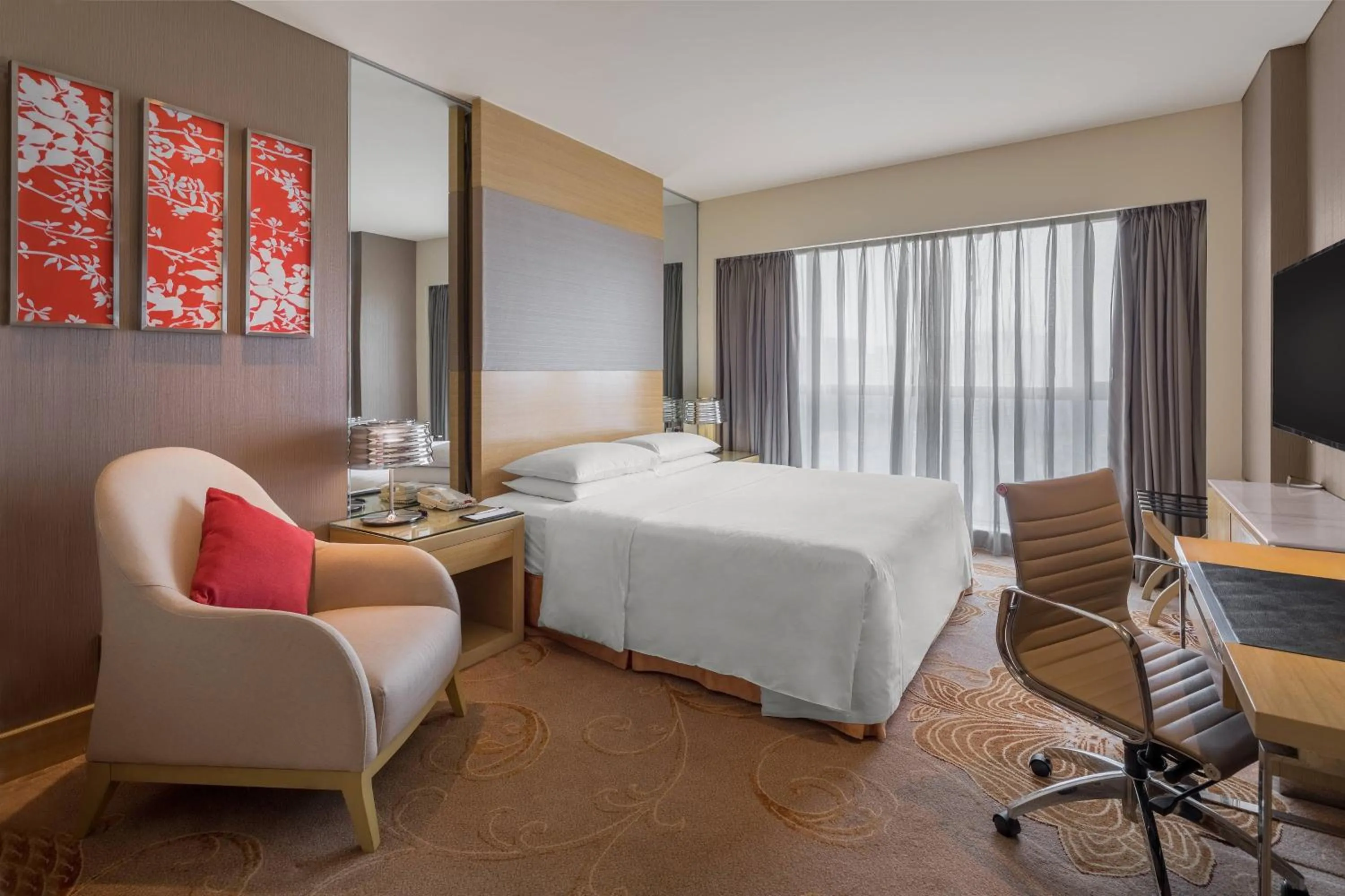 Photo of the whole room, Bed in Renaissance Chengdu Hotel