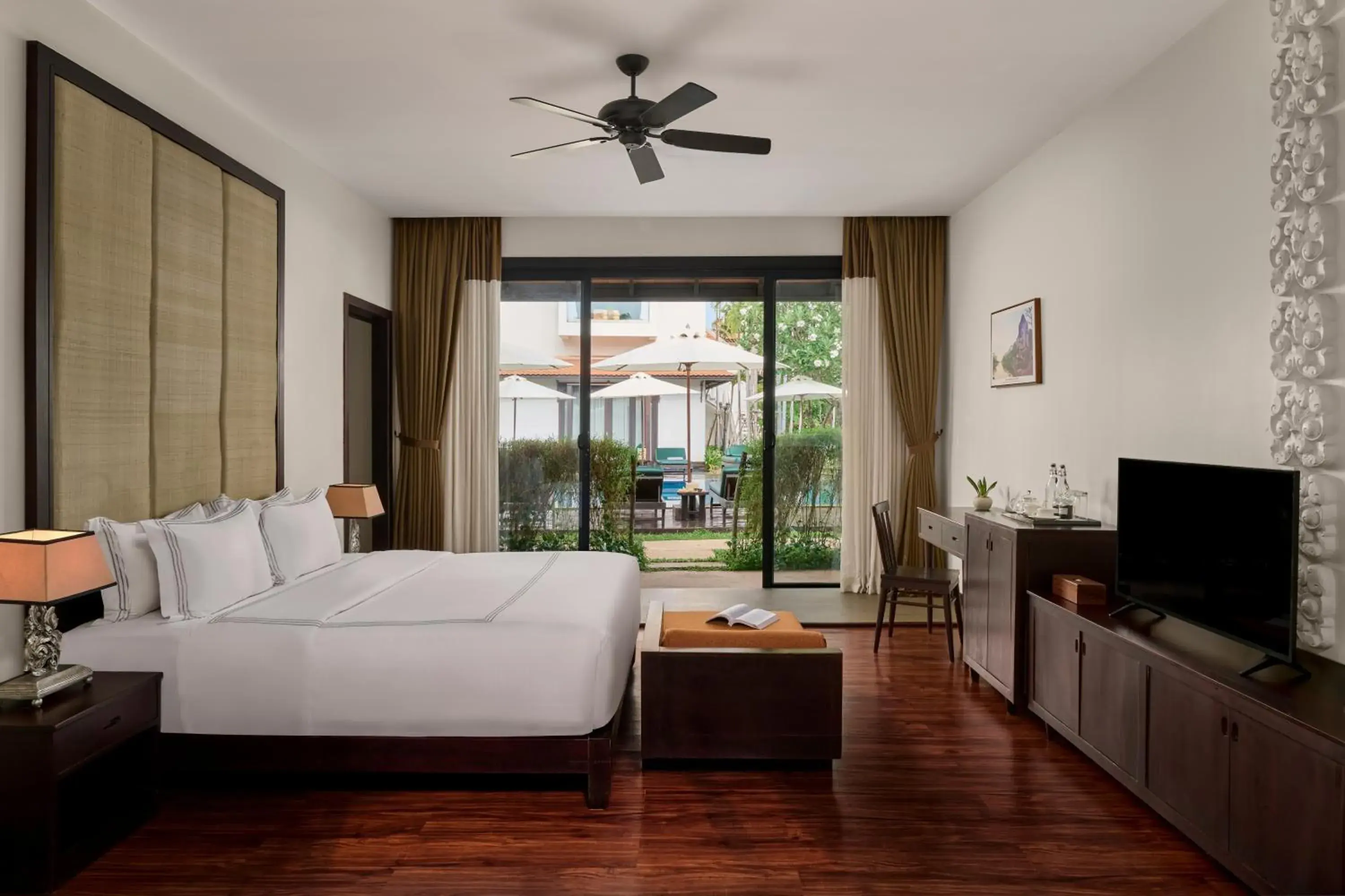 TV and multimedia, Bed in The Embassy Angkor Resort & Spa TV and multimedia, Bed in The Embassy Angkor Resort & Spa