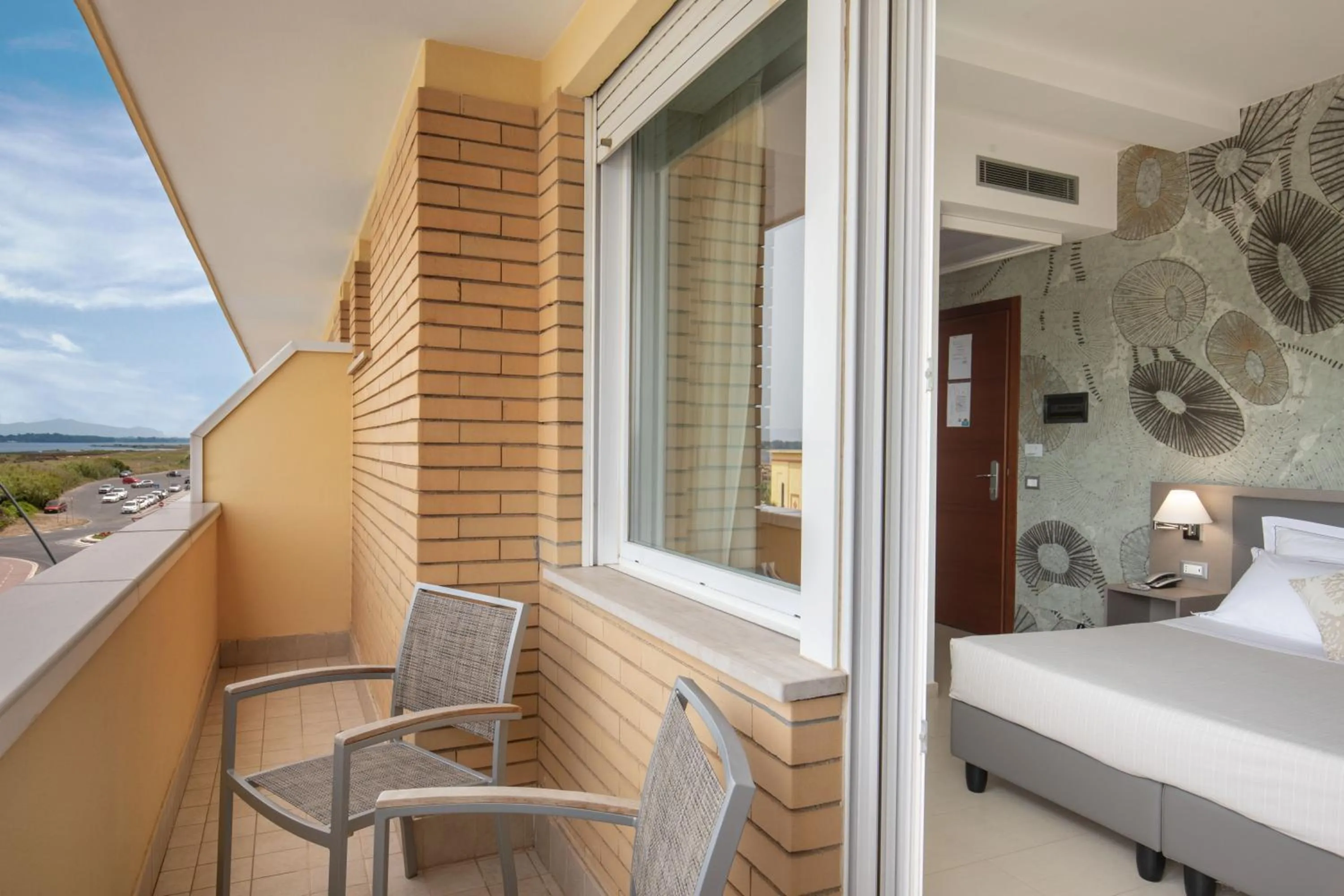 Balcony/Terrace, Bed in Hotel Miramare