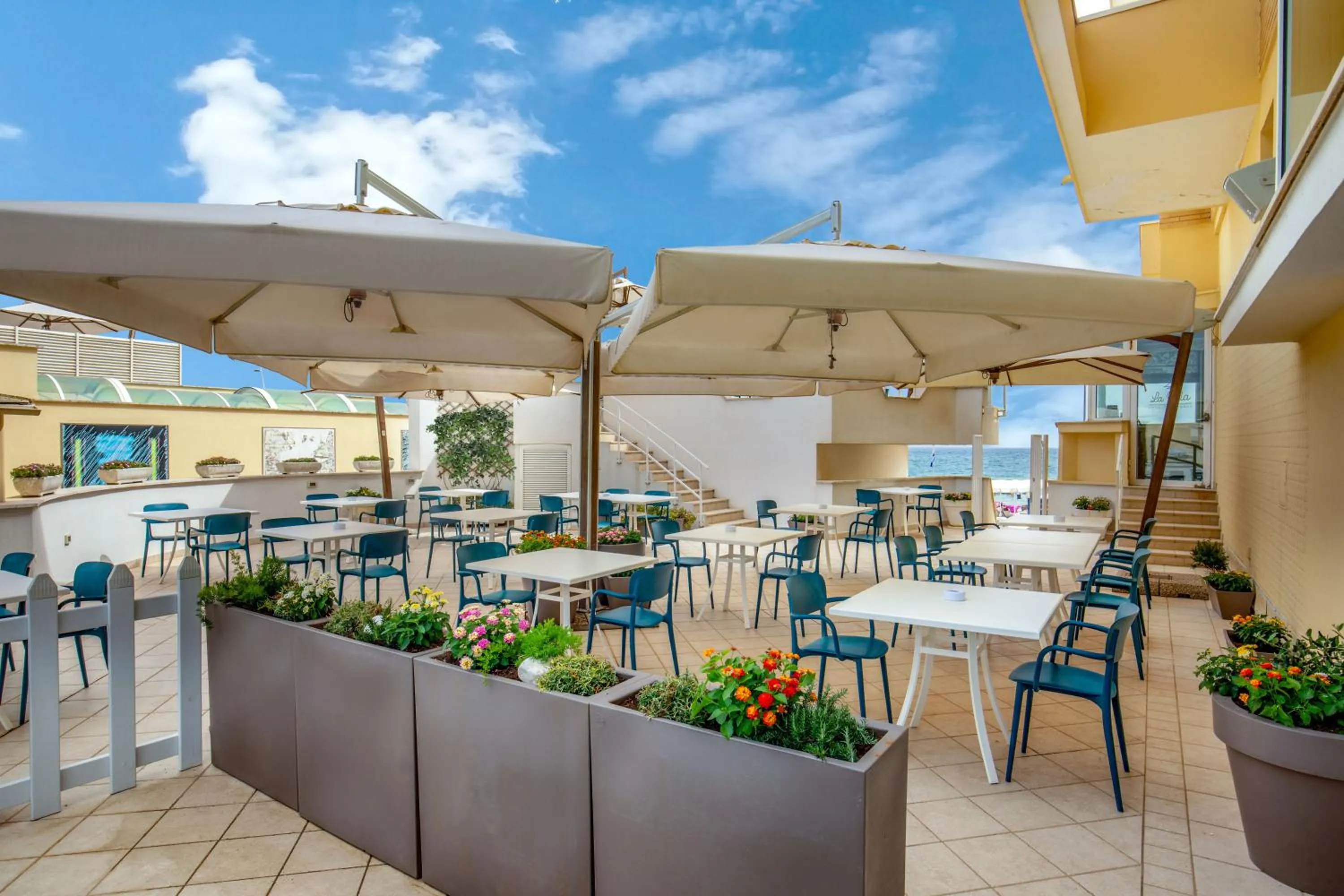 Restaurant/places to eat in Hotel Miramare