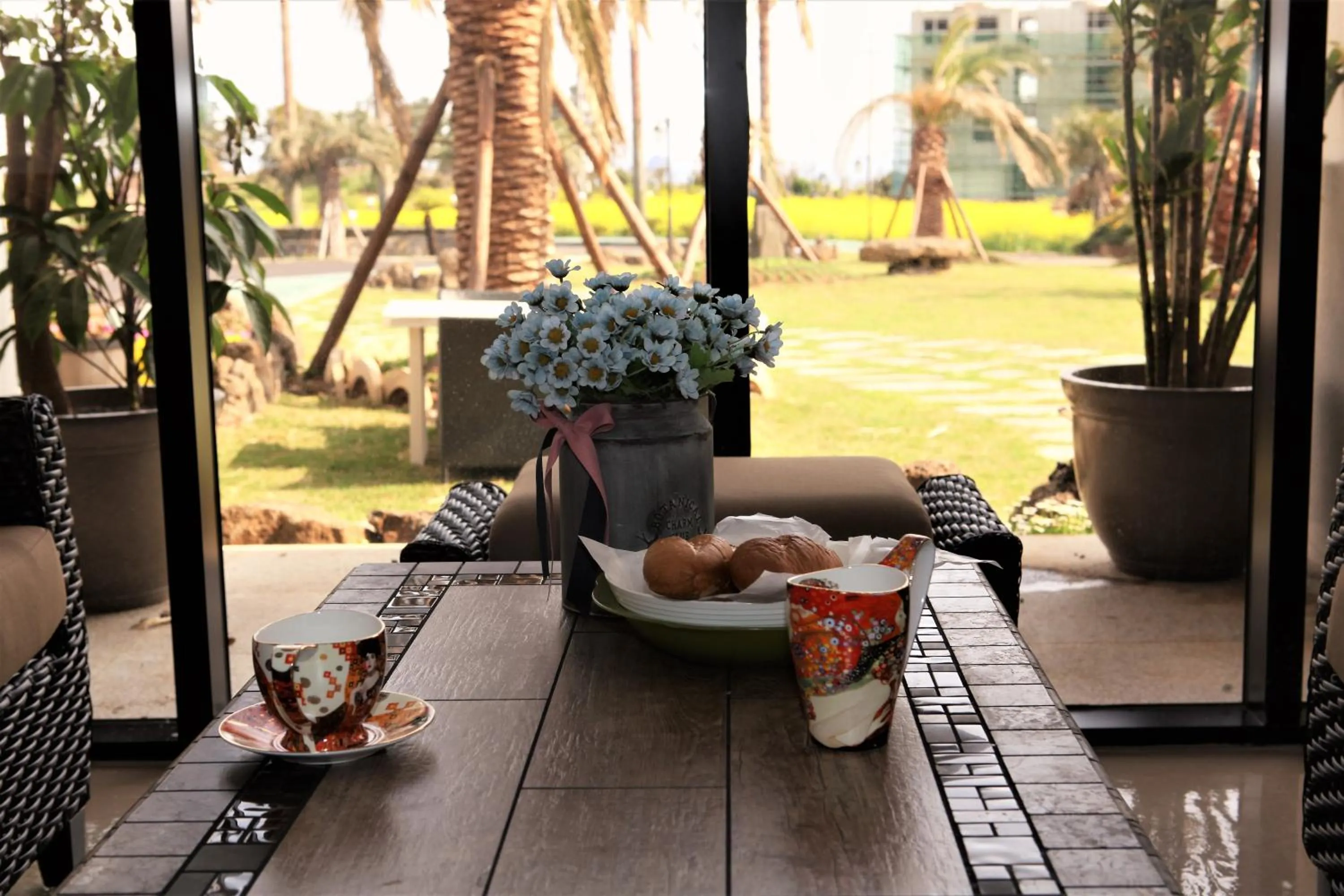 Communal lounge/ TV room in MJ Pension & Resort