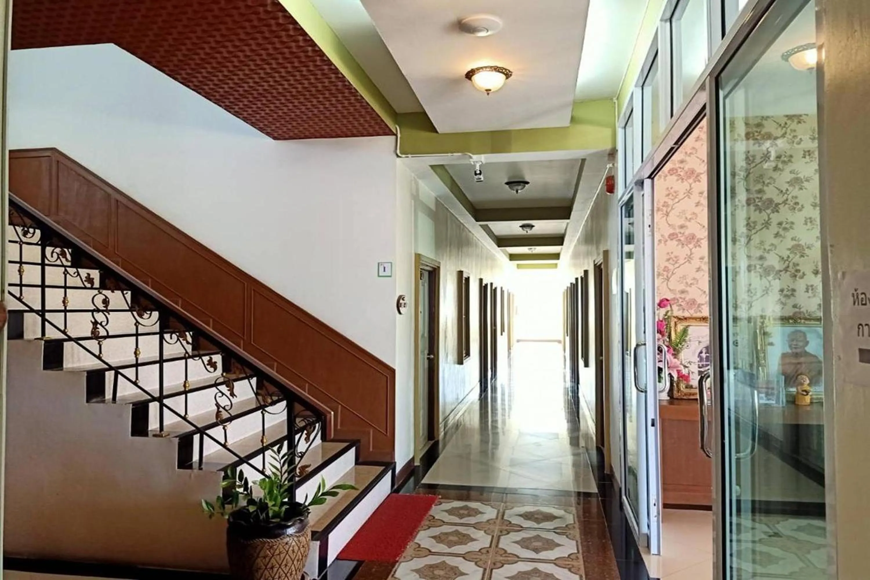 Decorative detail in Karnmanee Place Hotel