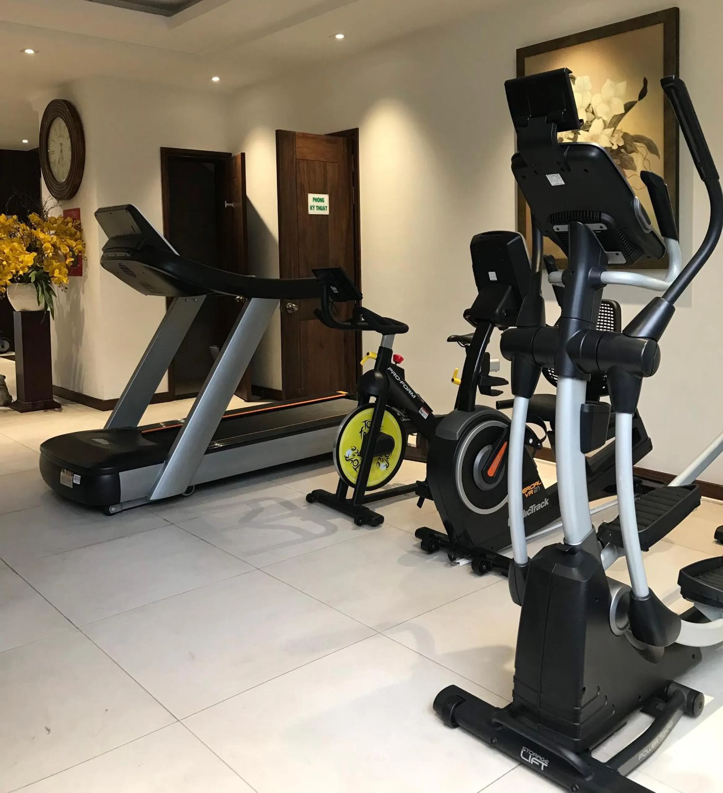 Fitness centre/facilities in Qli Hotel Muine