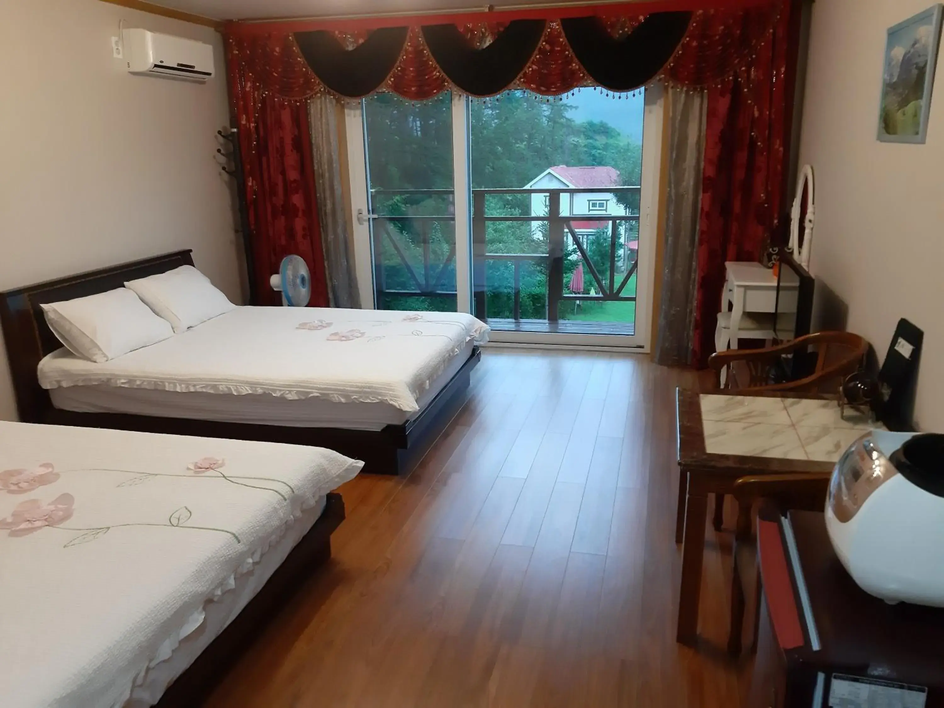 Standard Twin Room with Mountain View in Heidi Korea Standard Twin Room with Mountain View in Heidi Korea