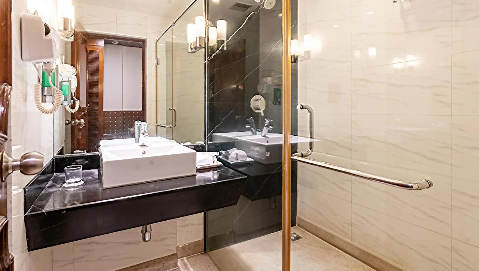 Bathroom in SFO Hotel and Suites