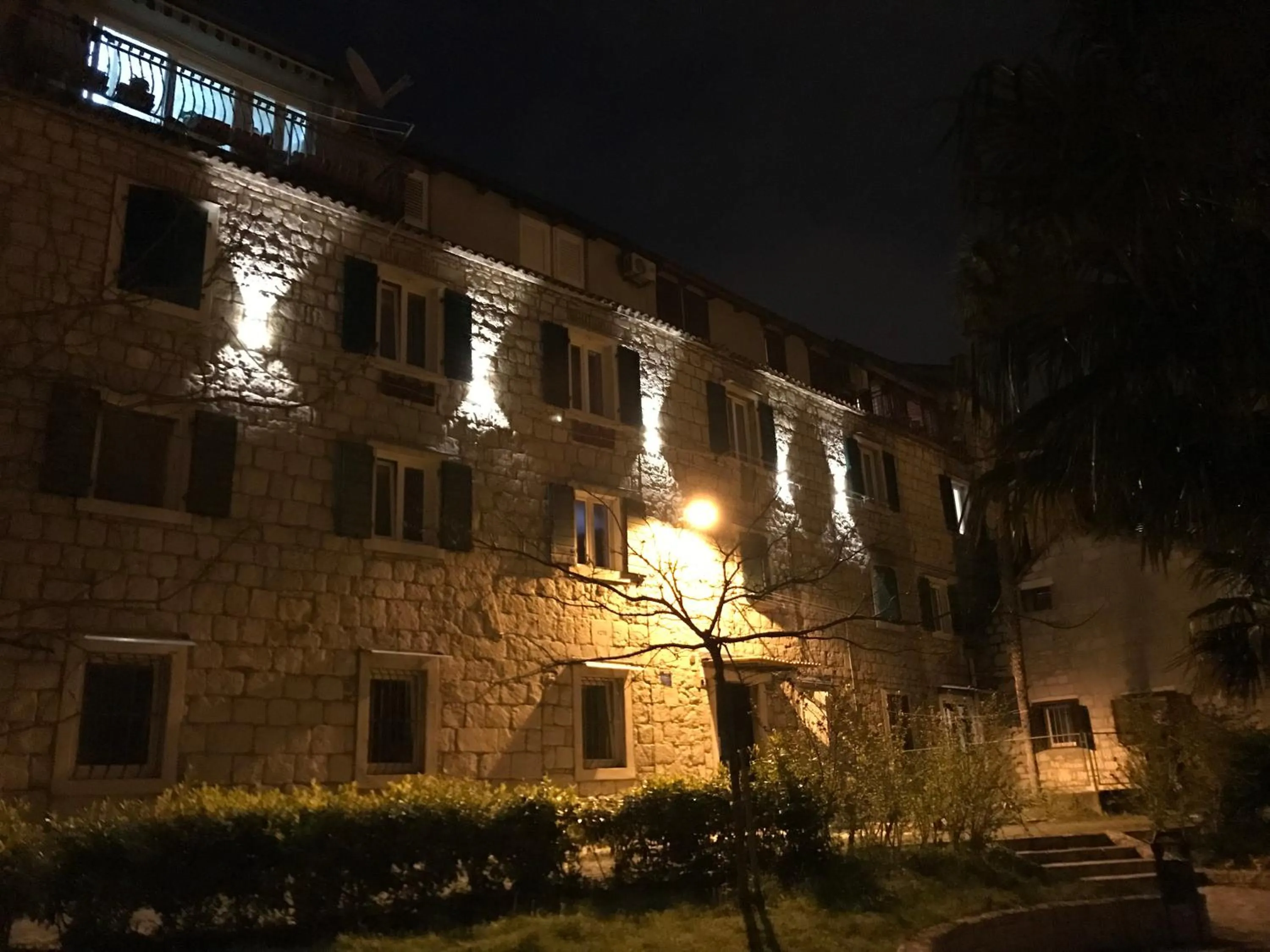 Property building in Nirvana Rooms & Apartments