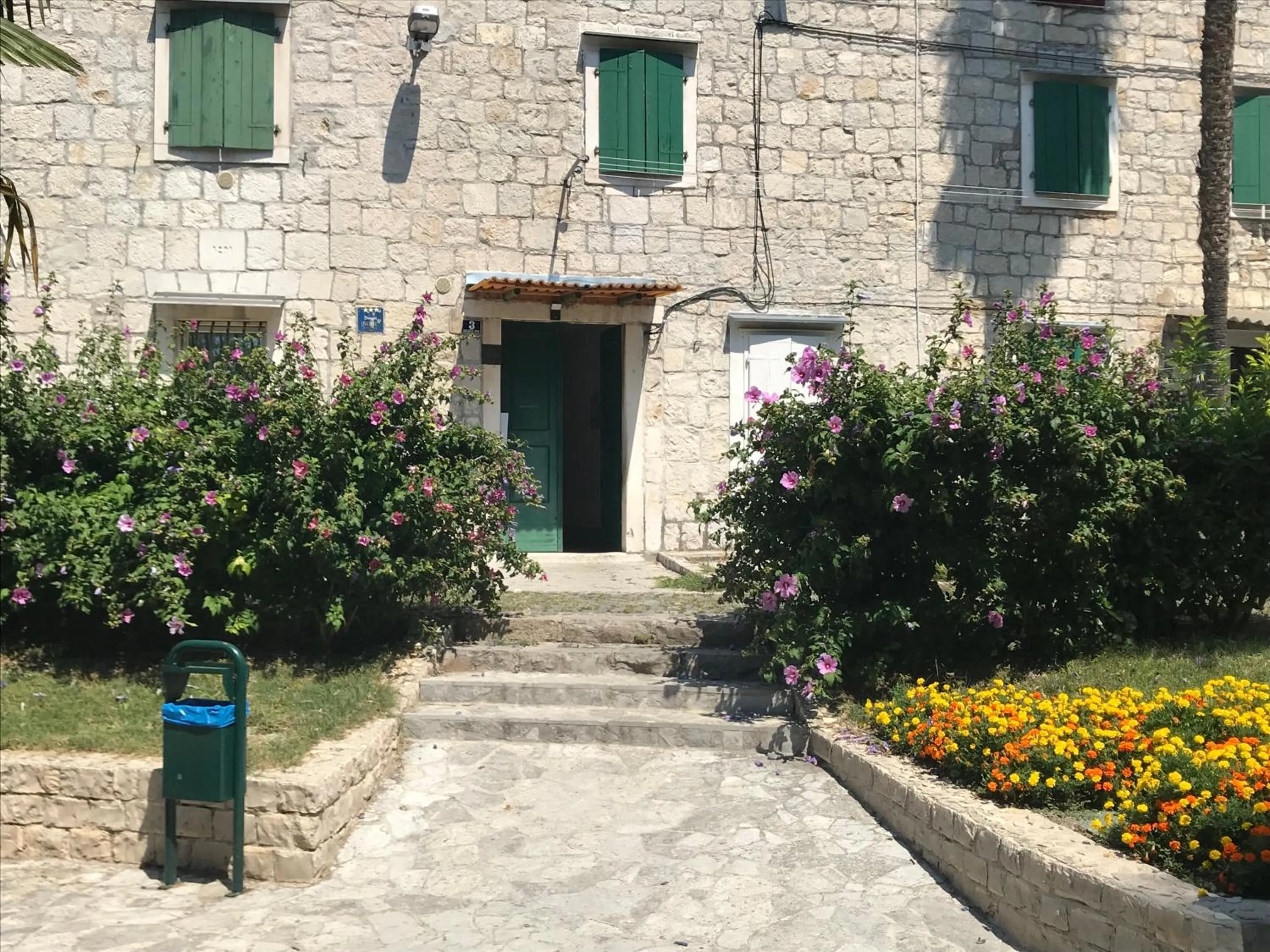 Patio in Nirvana Rooms & Apartments