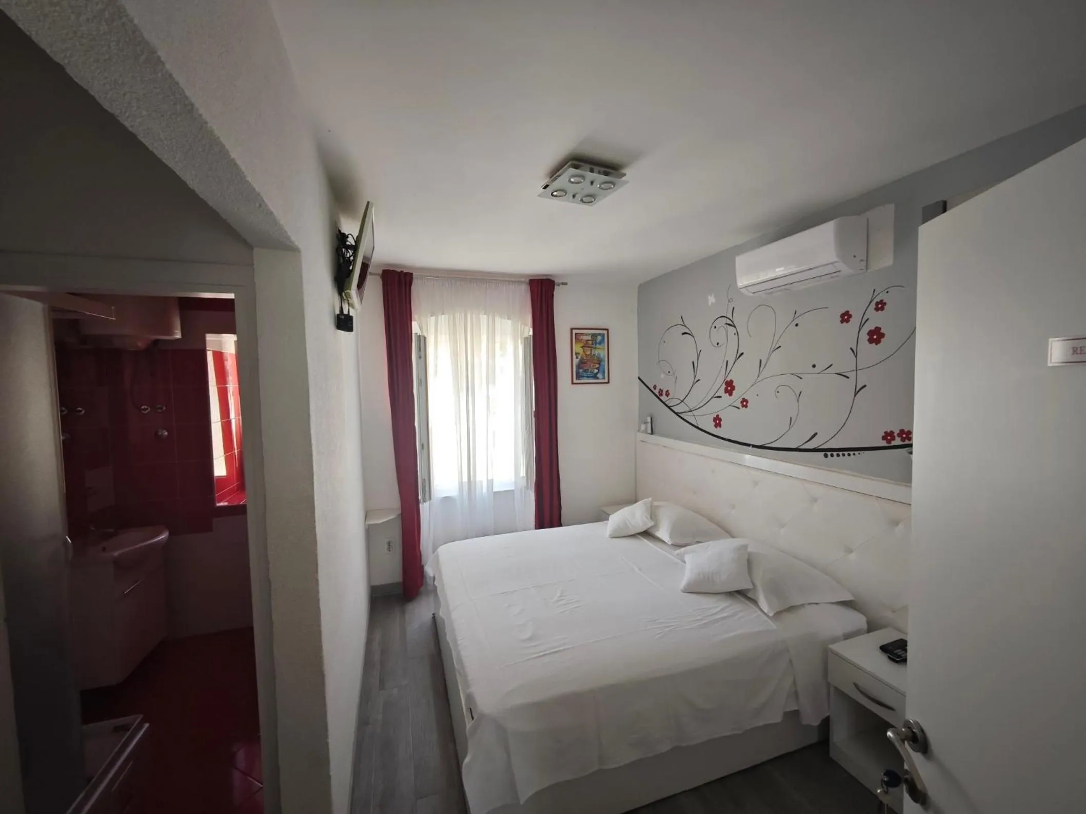 Photo of the whole room, Bed in Nirvana Rooms & Apartments