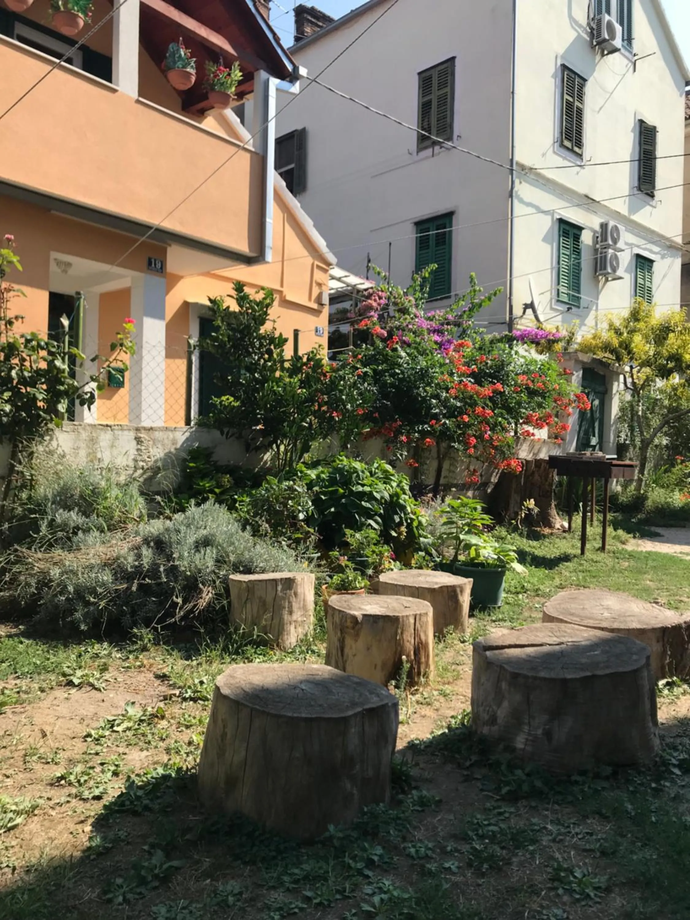 Property building in Nirvana Rooms & Apartments