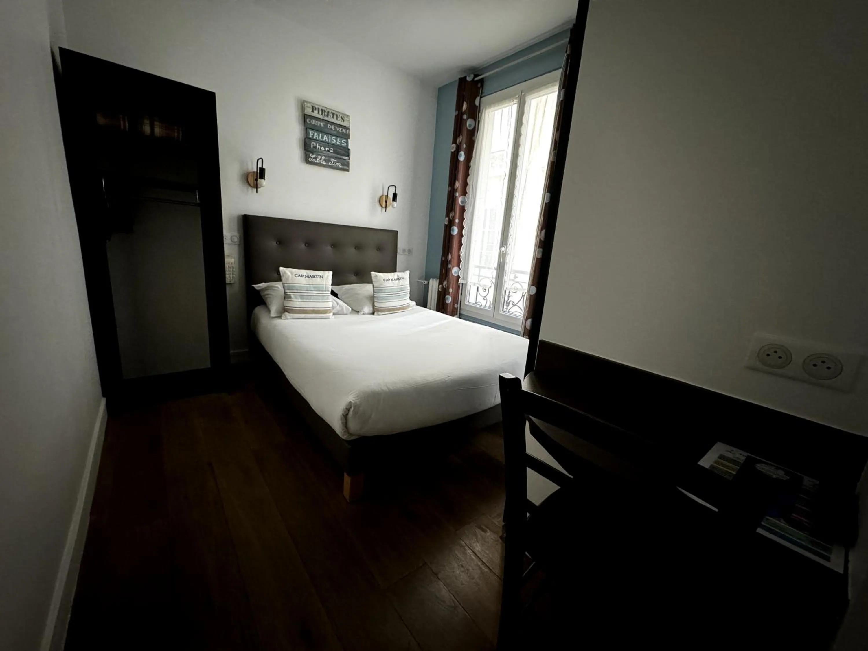 Bedroom, Bed in L'Amiral