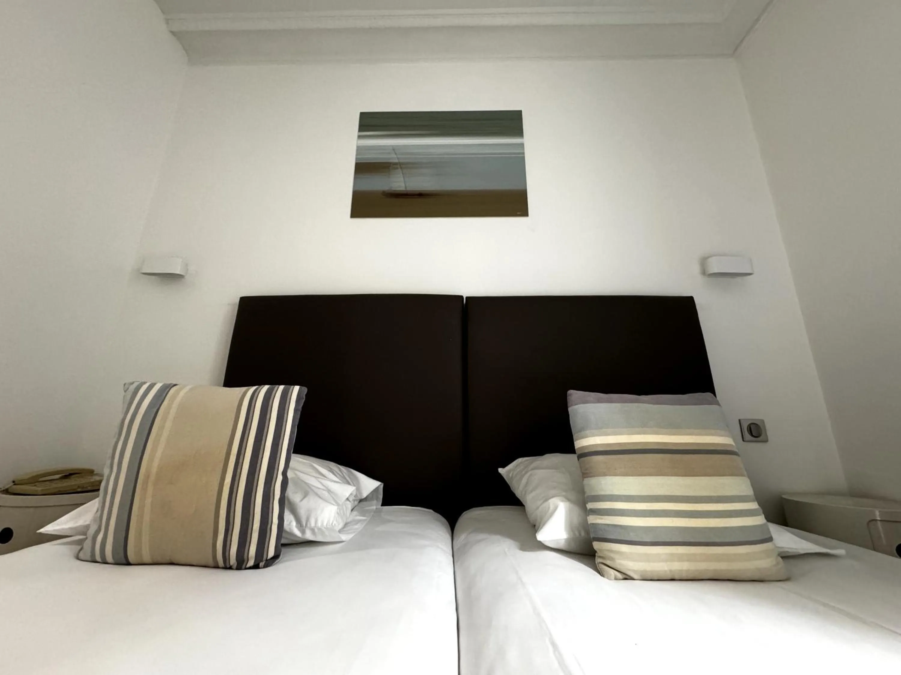 Bedroom, Bed in L'Amiral