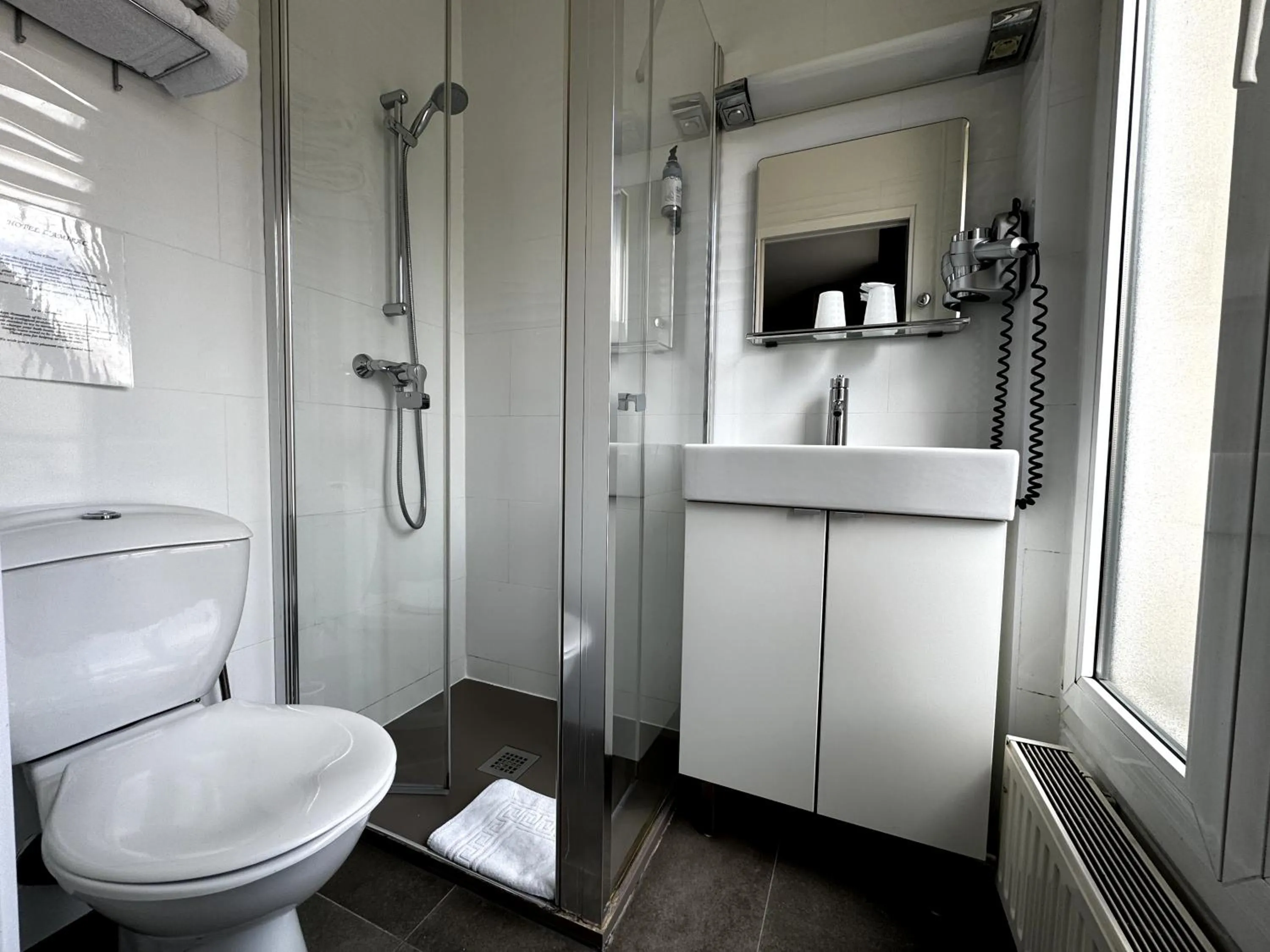 Bathroom in L'Amiral