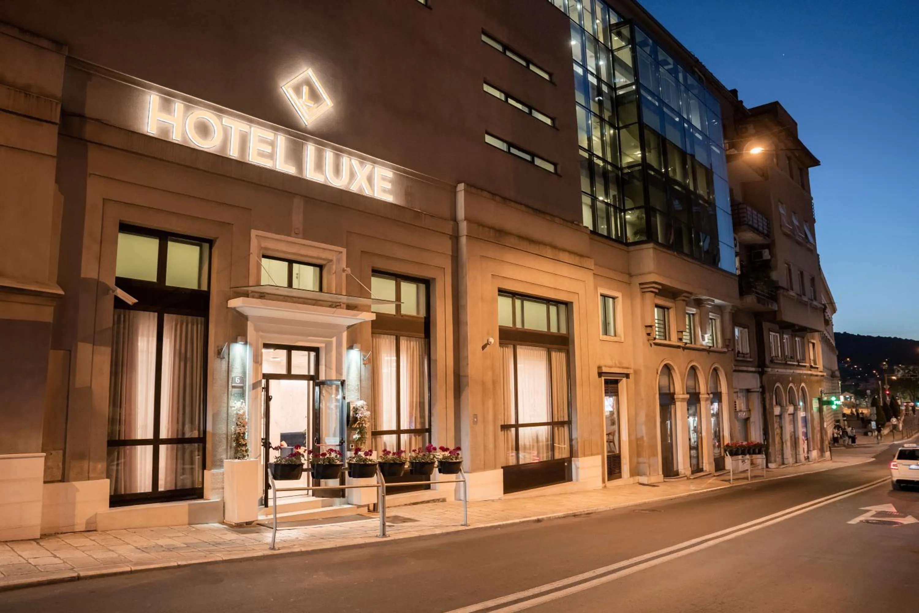 Property building in Hotel Luxe