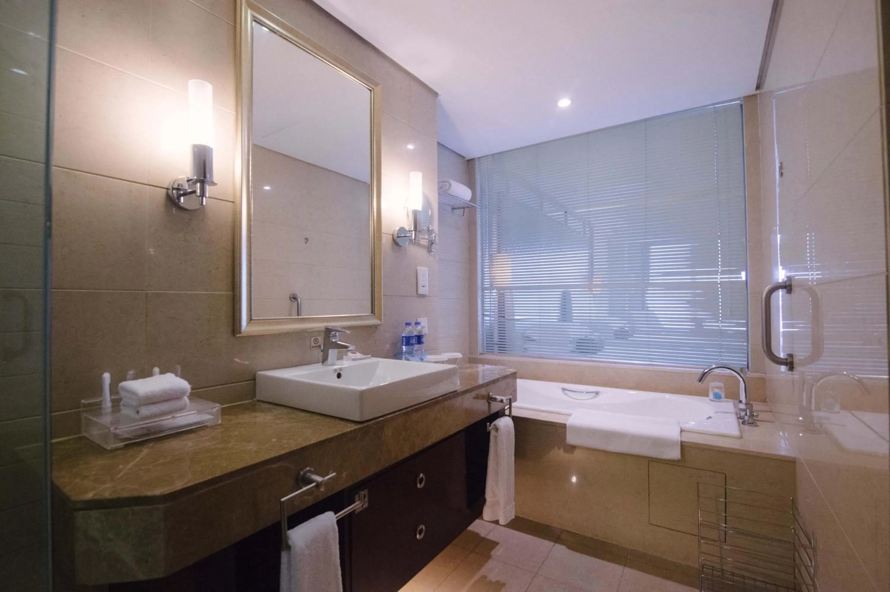 Bathroom in Haiwaihai Grand Hotel Ma'anshan