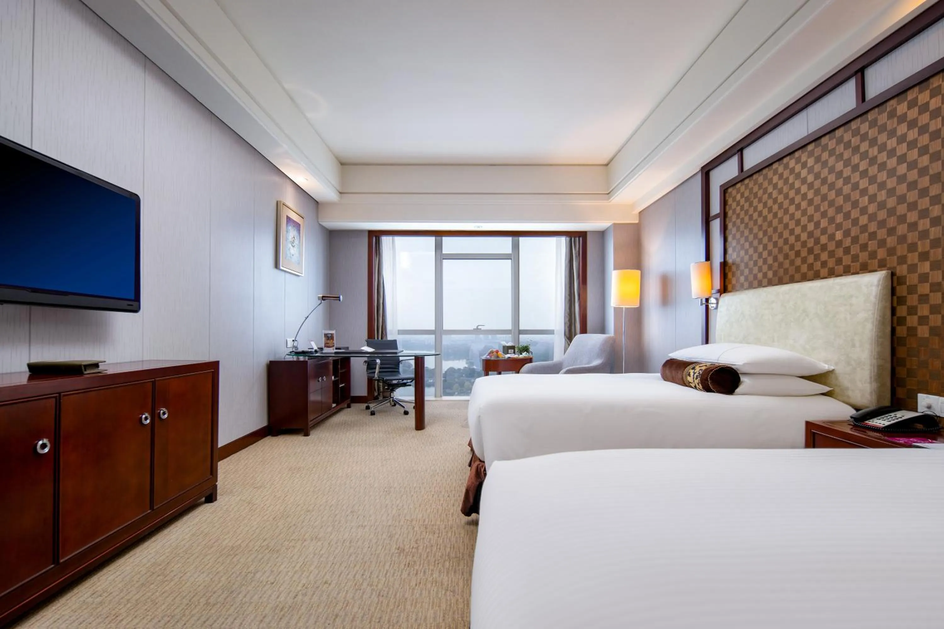 Photo of the whole room, Bed in Haiwaihai Grand Hotel Ma'anshan