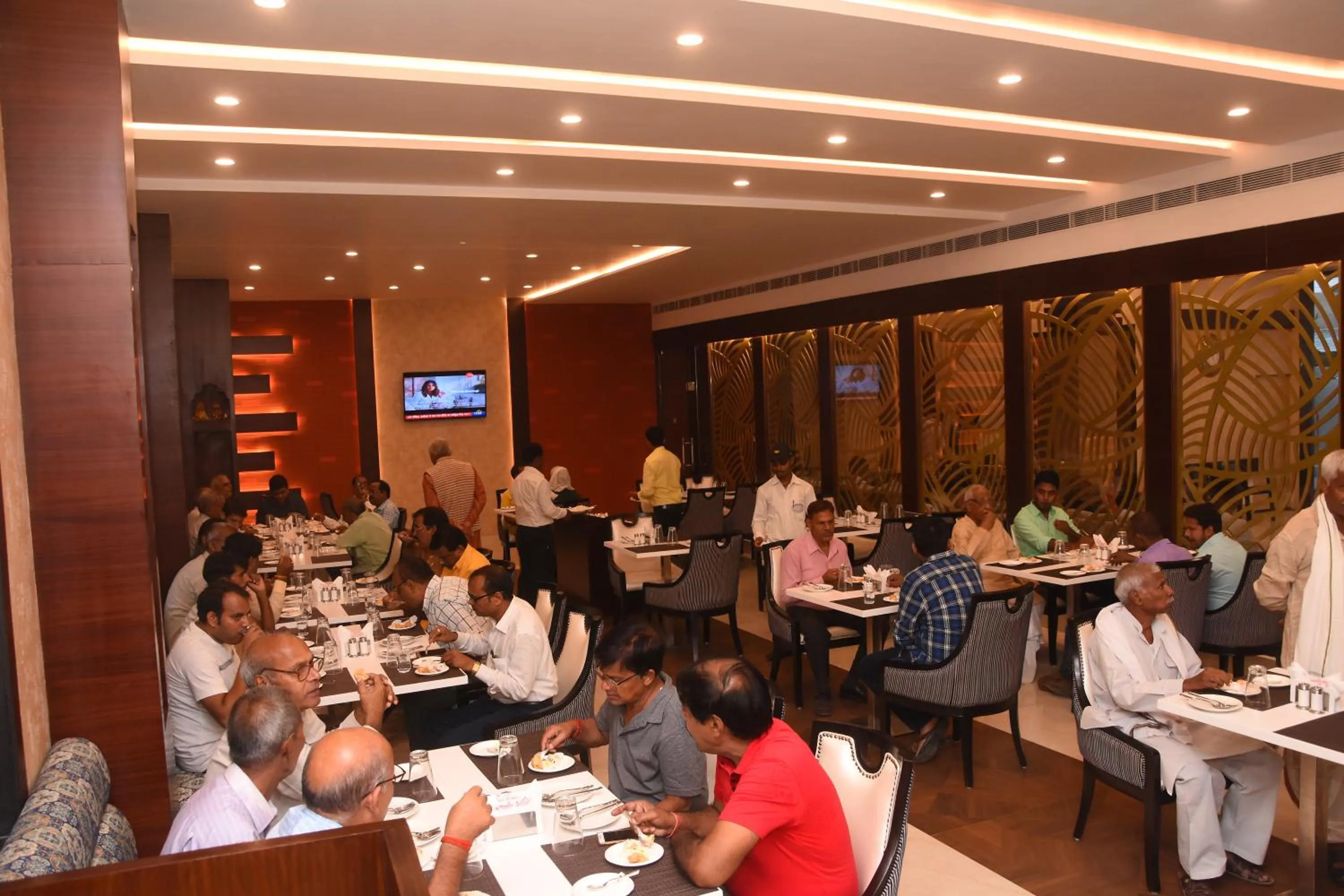 Restaurant/places to eat in Hotel Nand Residency