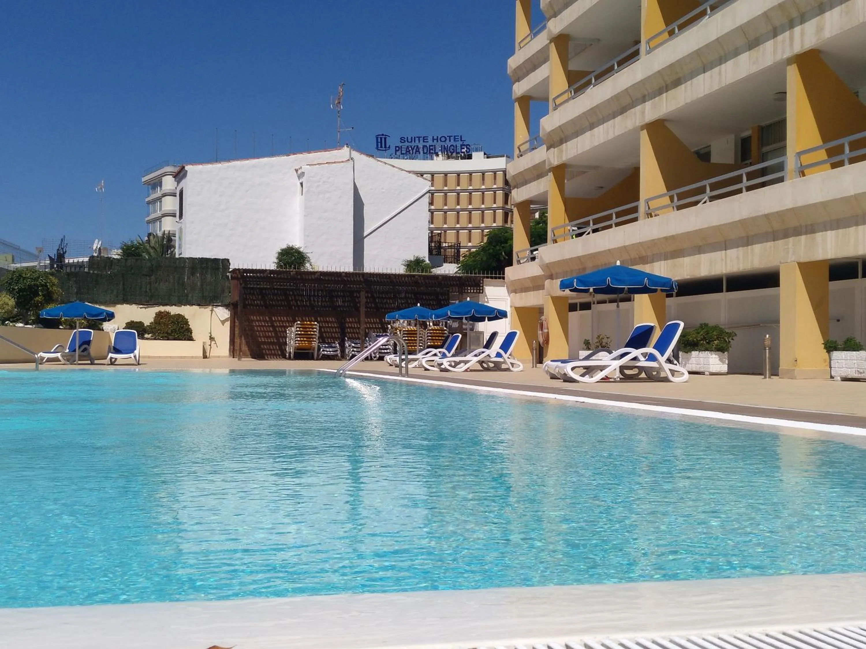 Swimming pool in Apartamentos Montemar