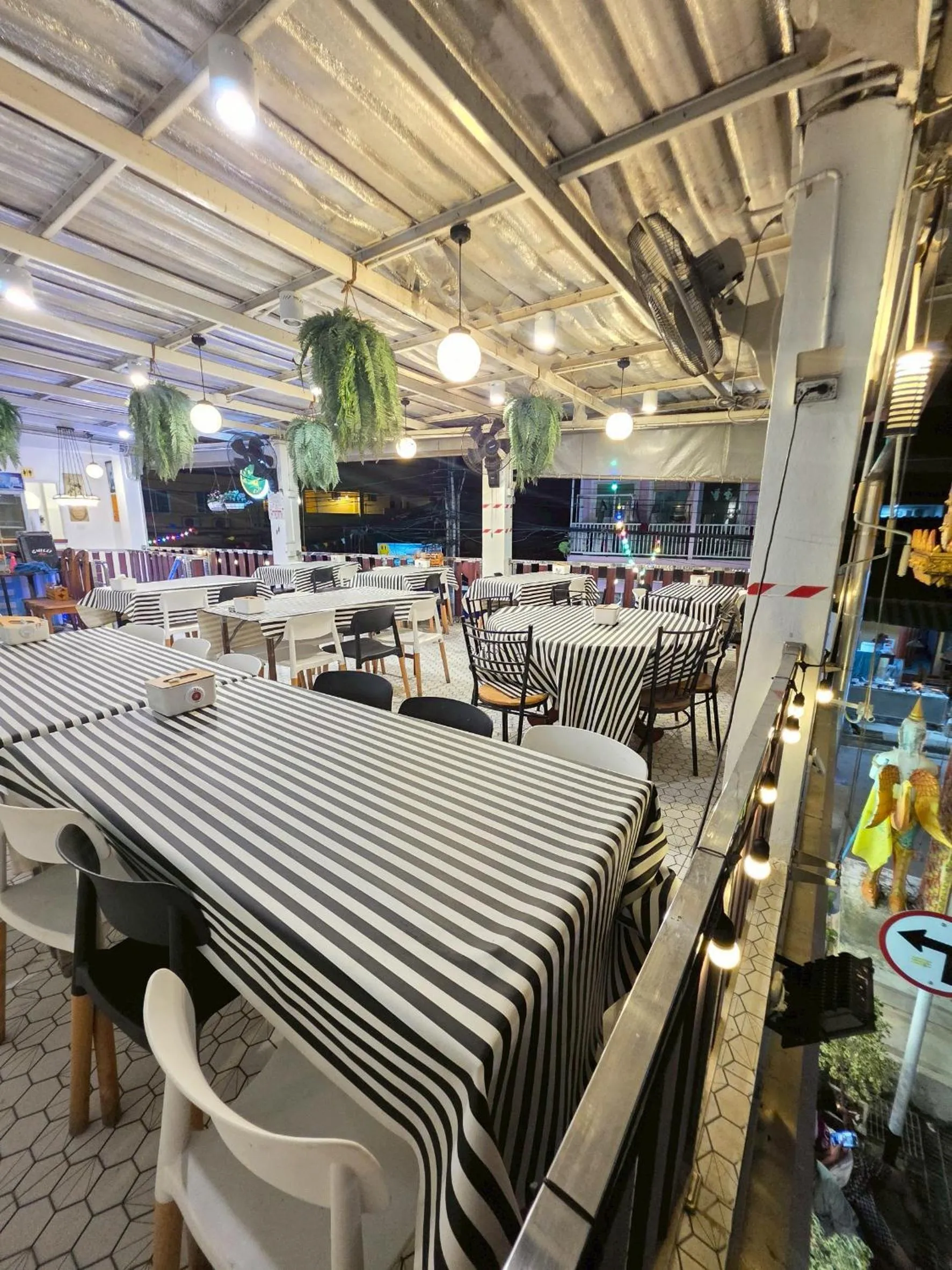 Restaurant/places to eat in Chilli Hotel&Restaurant