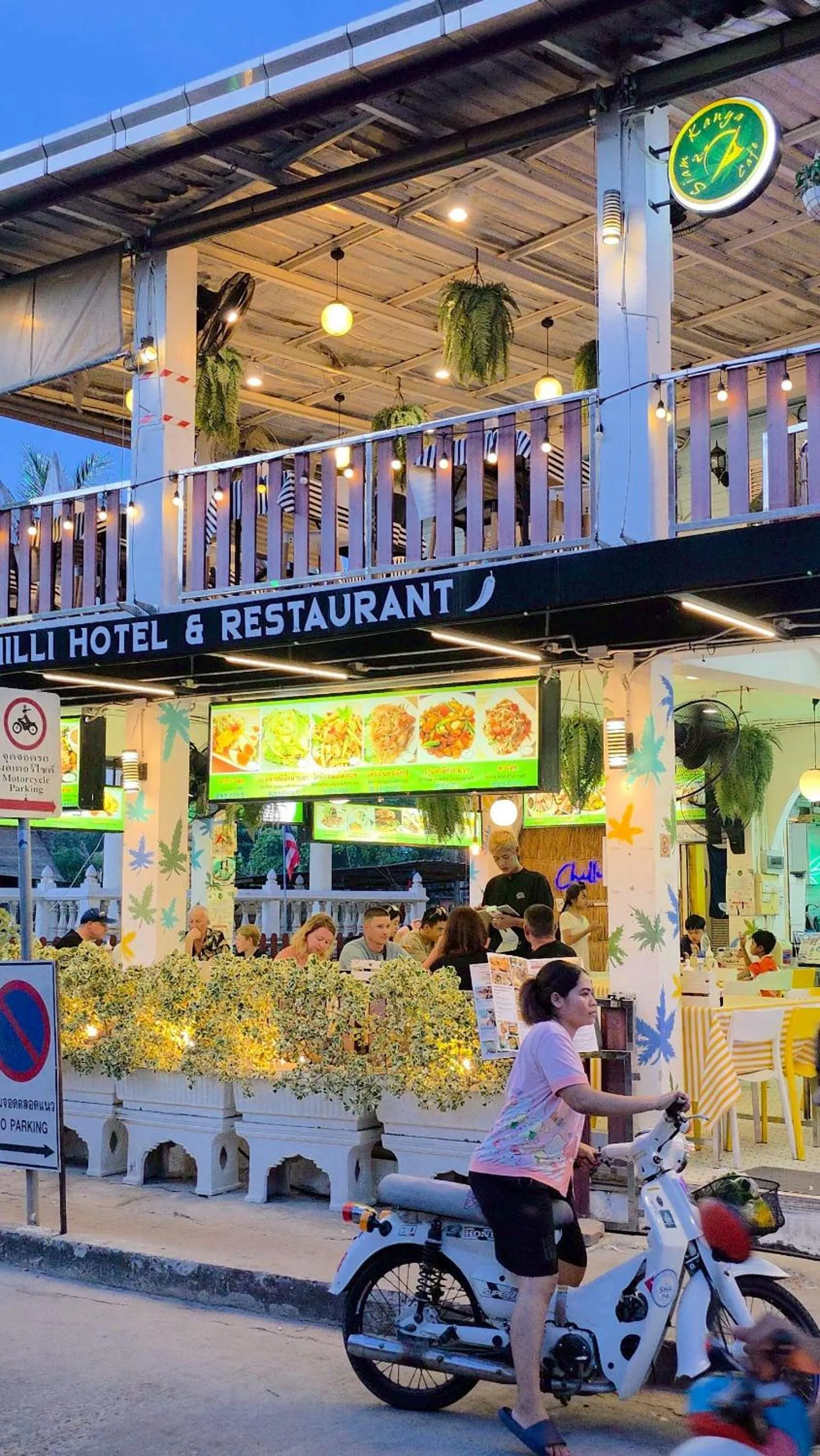 Restaurant/places to eat in Chilli Hotel&Restaurant