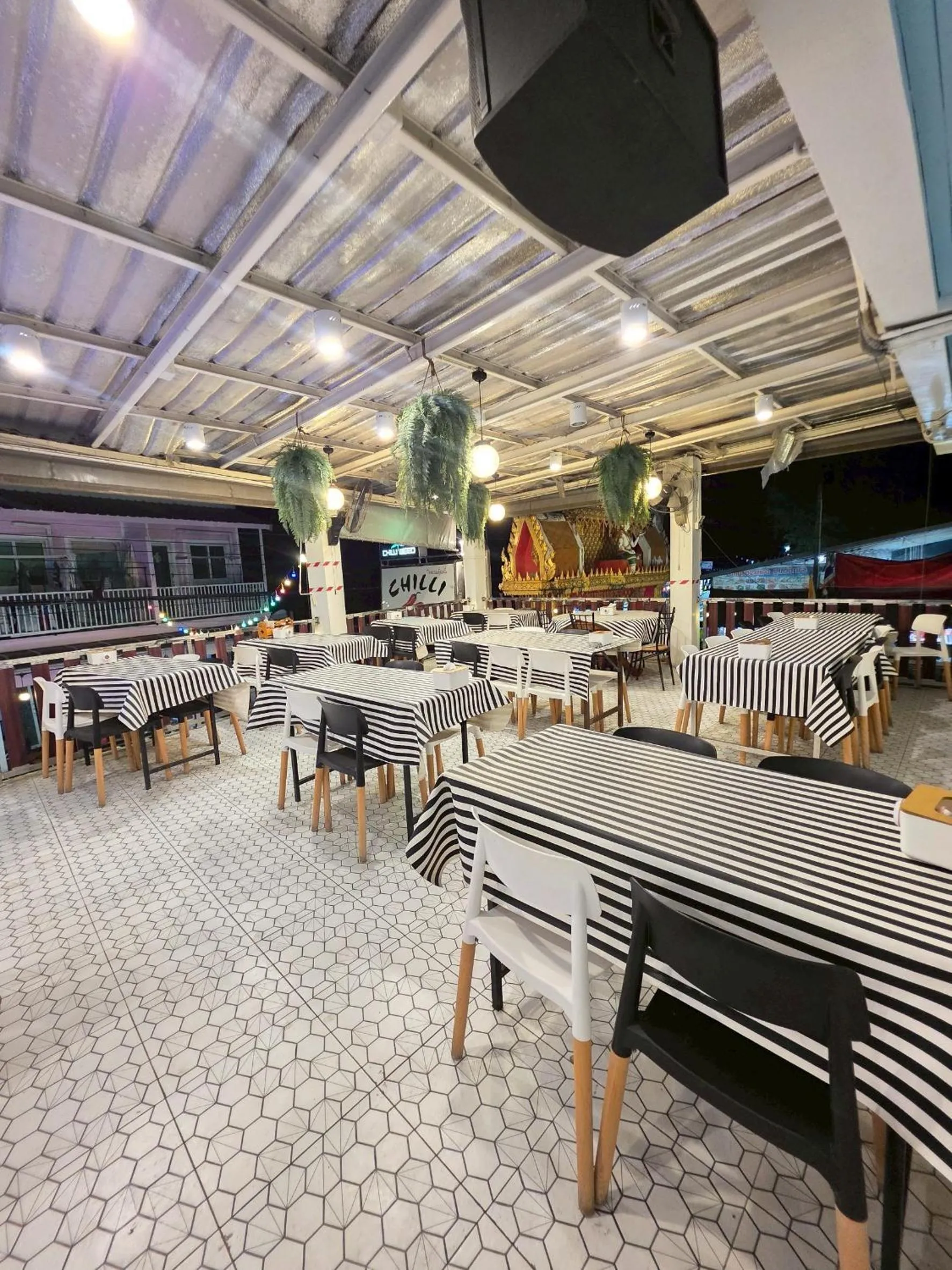 Restaurant/places to eat in Chilli Hotel&Restaurant