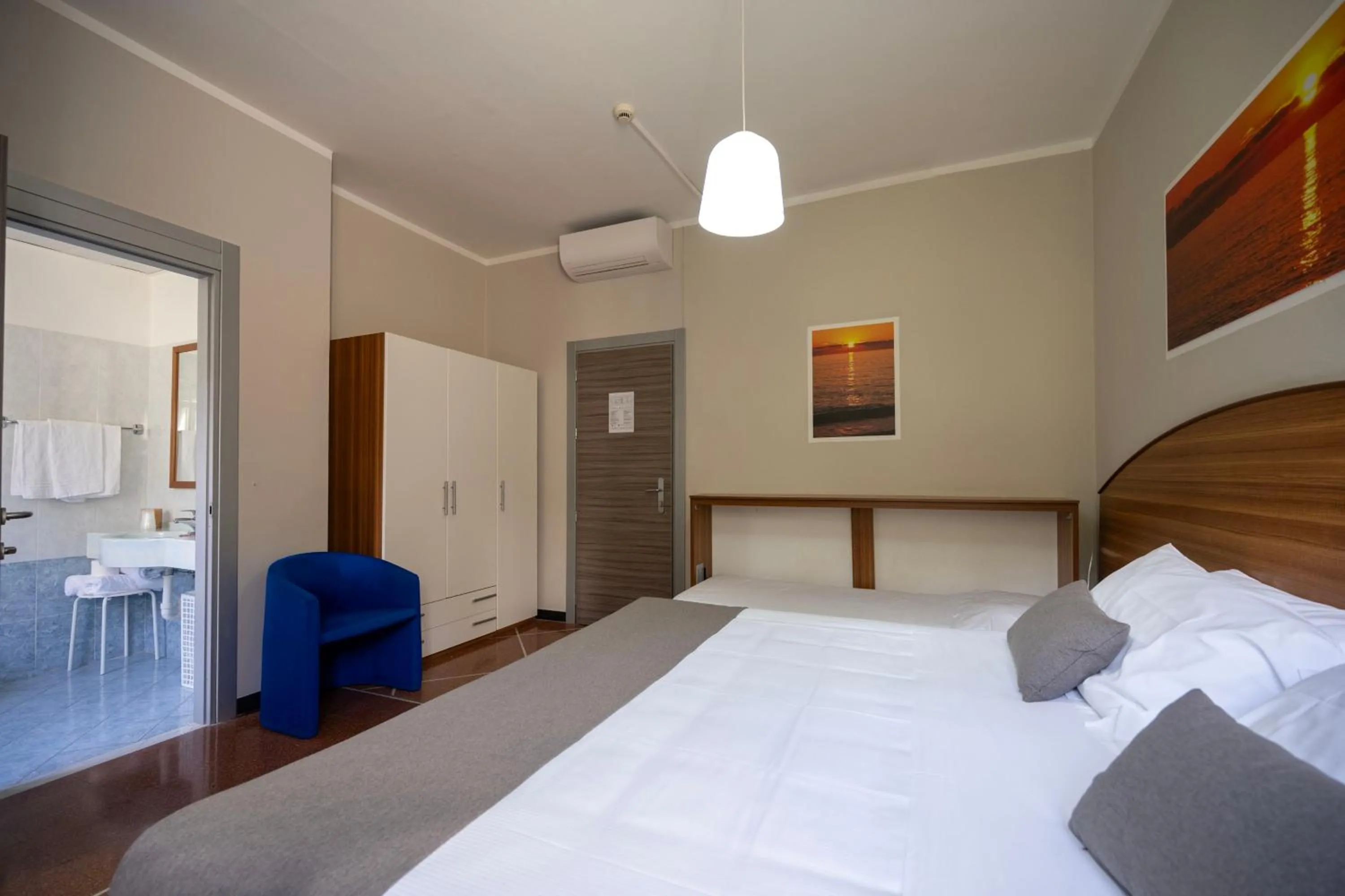 Bedroom, Bed in Hotel Mediterraneo