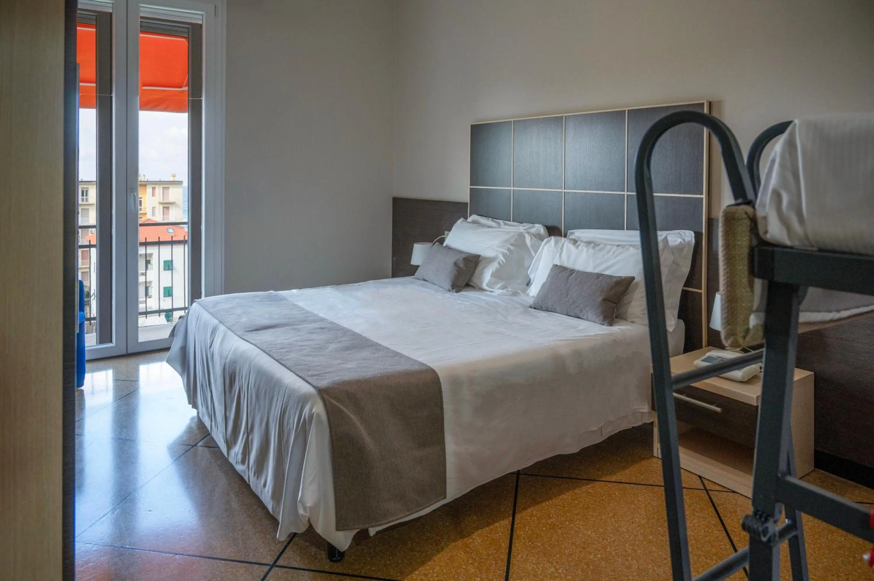 Bedroom, Bed in Hotel Mediterraneo